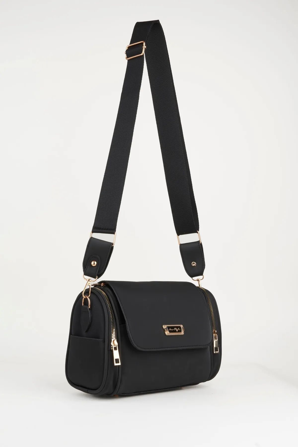 byFOX Fashion Kadın 6 Gözlü Silindir Çapraz Çanta Armalı (arma değişiklik gösterebilir)En:24cm Boy:16cm Dip:9cm