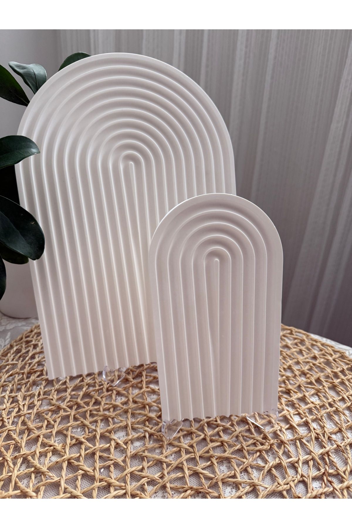 Lydia Accessory 2’li Geometrik Çizgili El Yapımı Beton Tabak – Rainbow Desenli Sunum ve Dekoratif Tepsi Seti