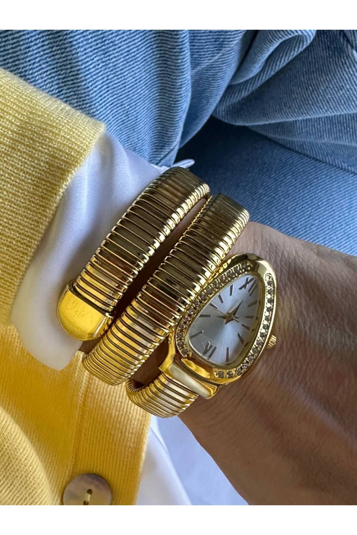Esmeray Aksesuar Gold Renk Kristal Taşlı Beyaz Kadranlı Yılan Tasarım Spiral Kadın Kol Saati
