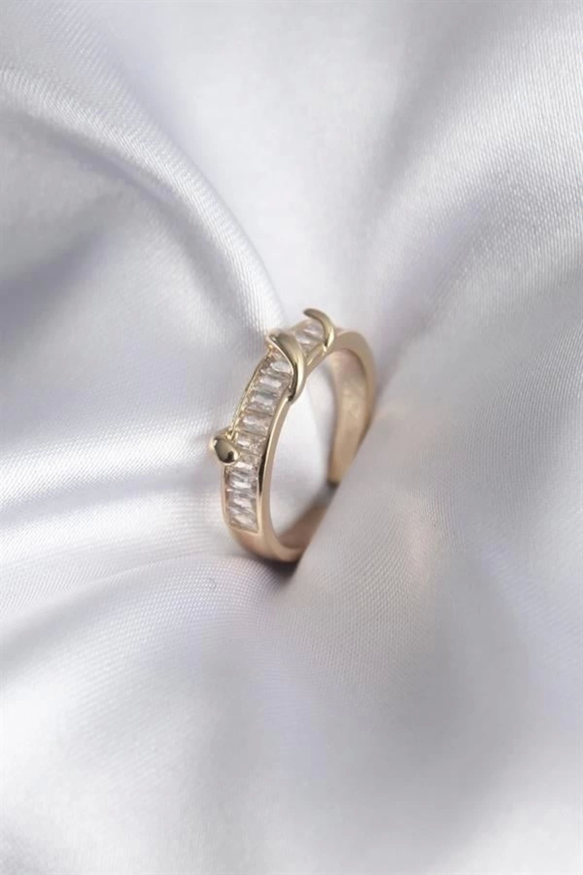Lale Moda Pirinç Gold Renk Su Yolu Zirkon Taşlı Model Kadın Yüzük
