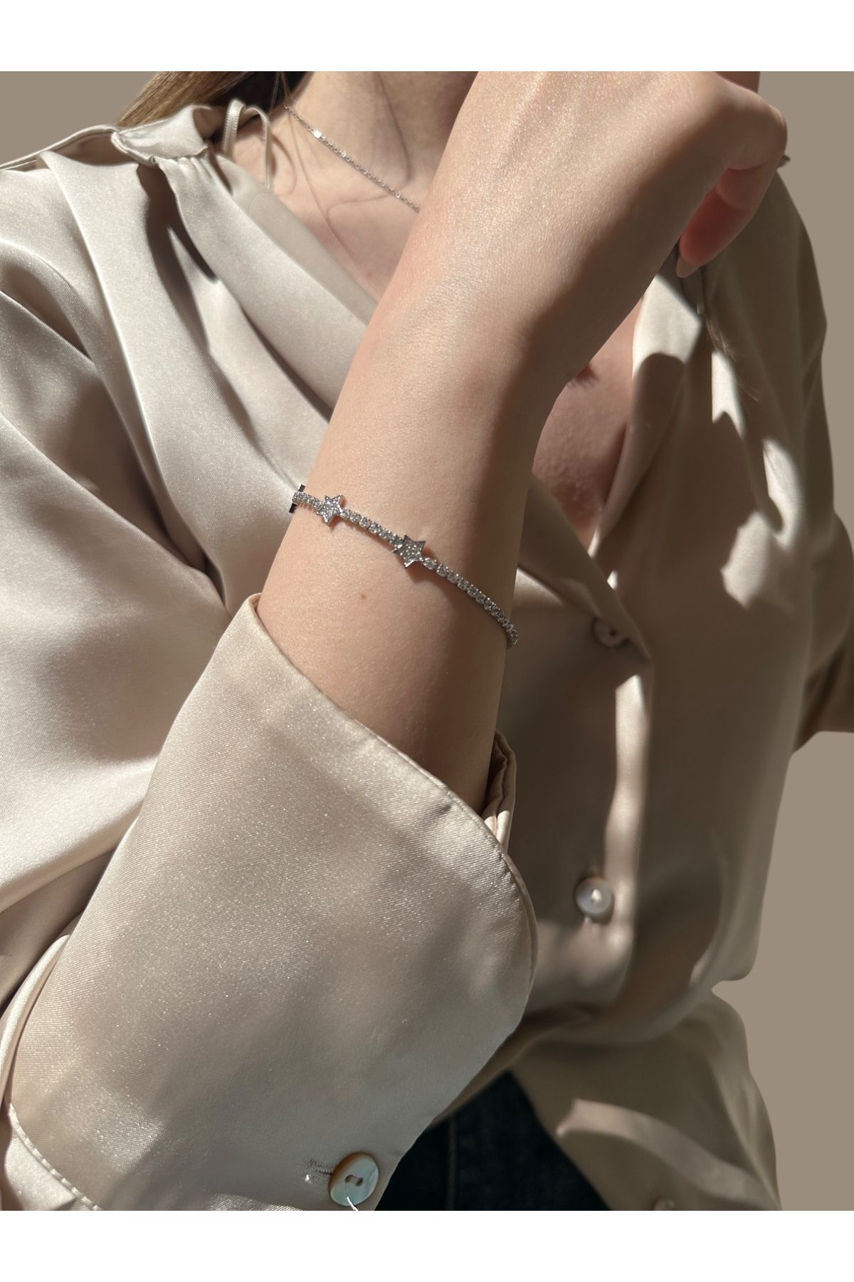 Lilac Jewelry 316L Çelik Gümüş Renk Zirkon Taş Yıldız Detaylı Stellar Model Bileklik