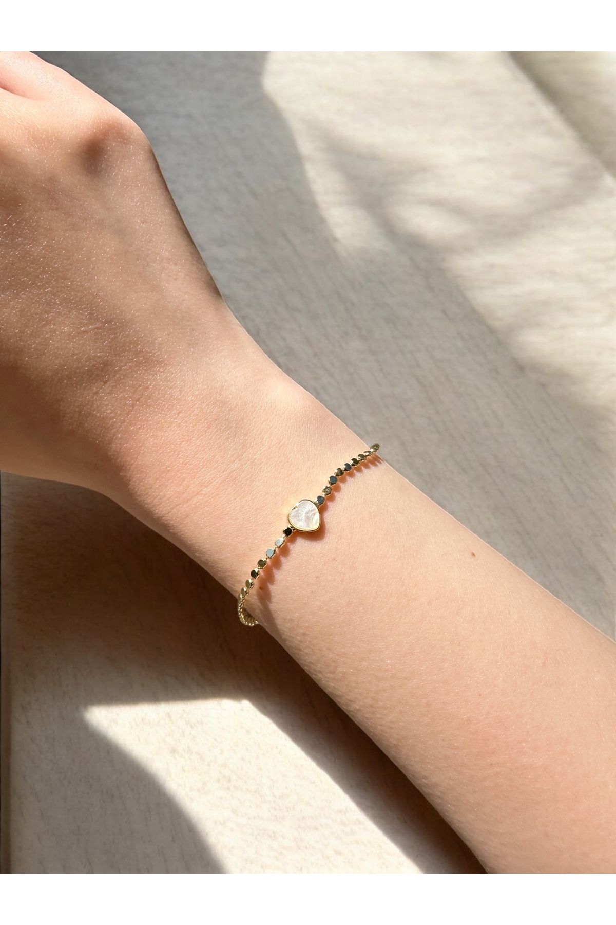 Lilac Jewelry 316L Çelik Beyaz Kalp Detaylı Gold Bileklik