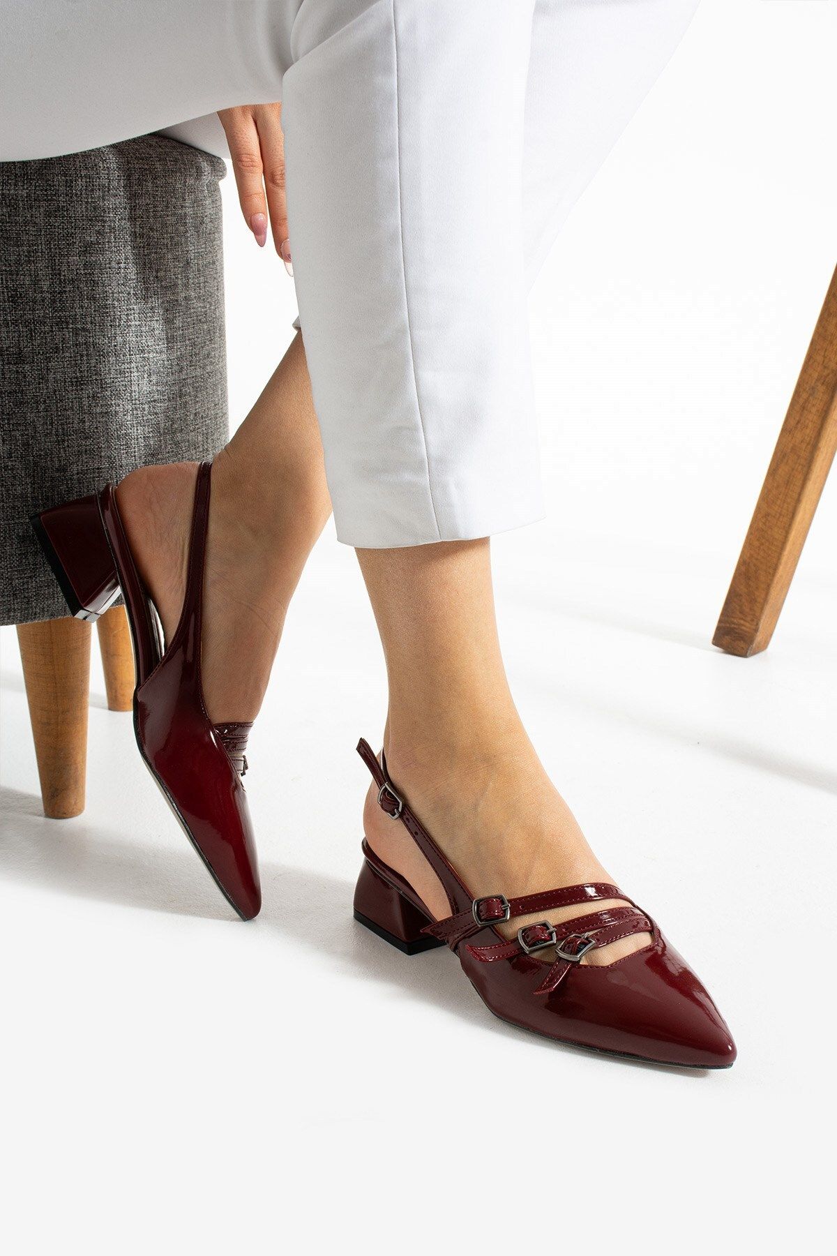AlbiShoes Kare Topuk 4 Cm Rugan Toka Detaylı Arkası Açık Sivri Burun İş Ofis Günlük Kadın Ayakkabı