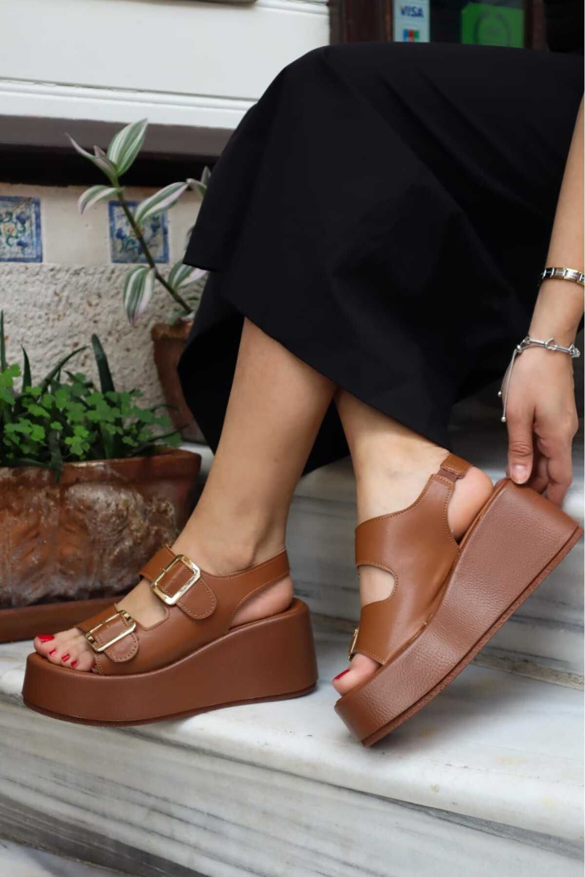 Yula Fashion Shoes Kadın Dolgu Topuklu Çift Toka Sandalet