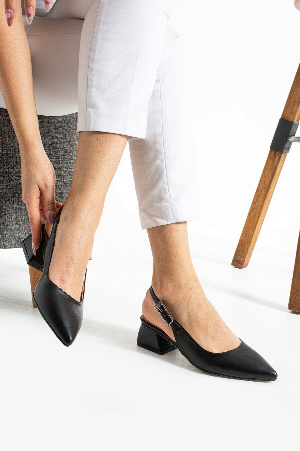 AlbiShoes Kadın Kare Topuk 4 Cm Arkası Açık Sivri Burun Şık İş Ofis Günlük Kadın Topuklu Ayakkabı