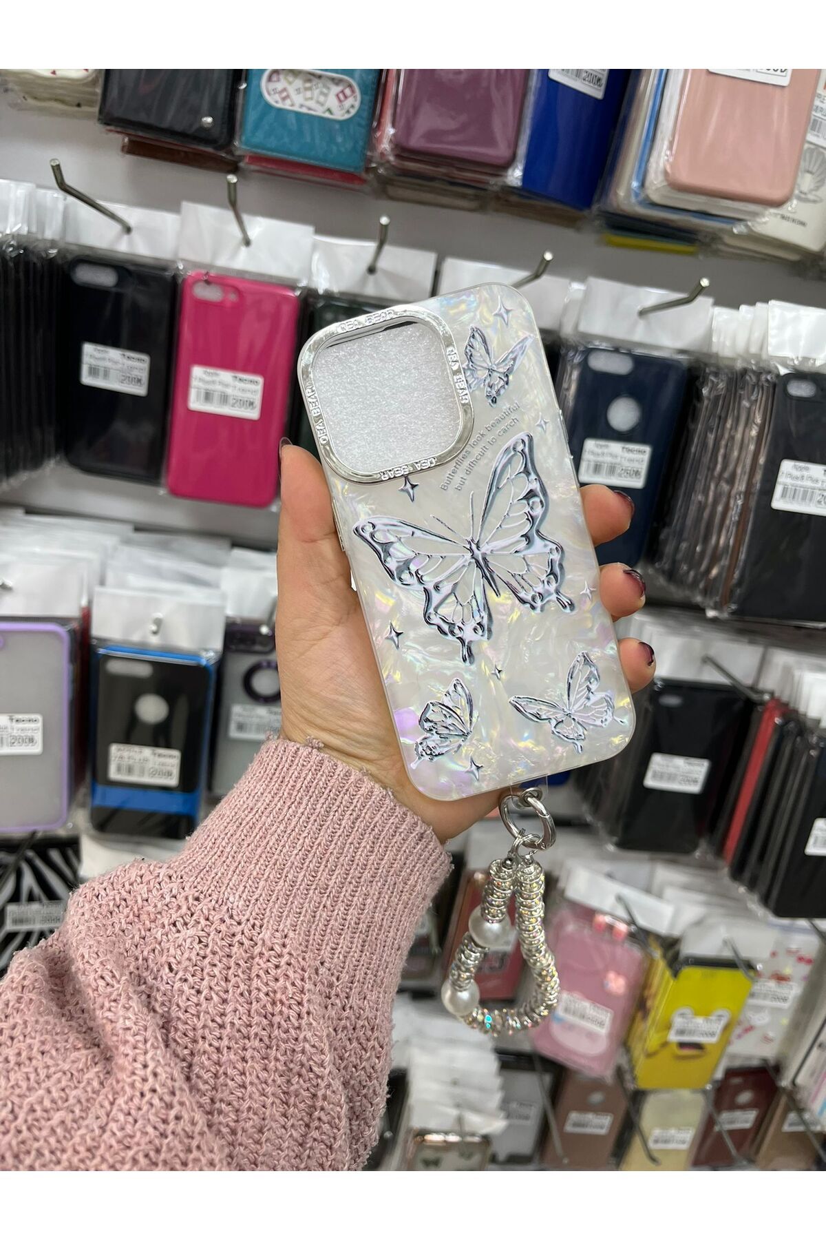 TECNOTREND Apple İphone 15 Pro kelebek desenli kabartmalı el tutmalı silikon kılıf