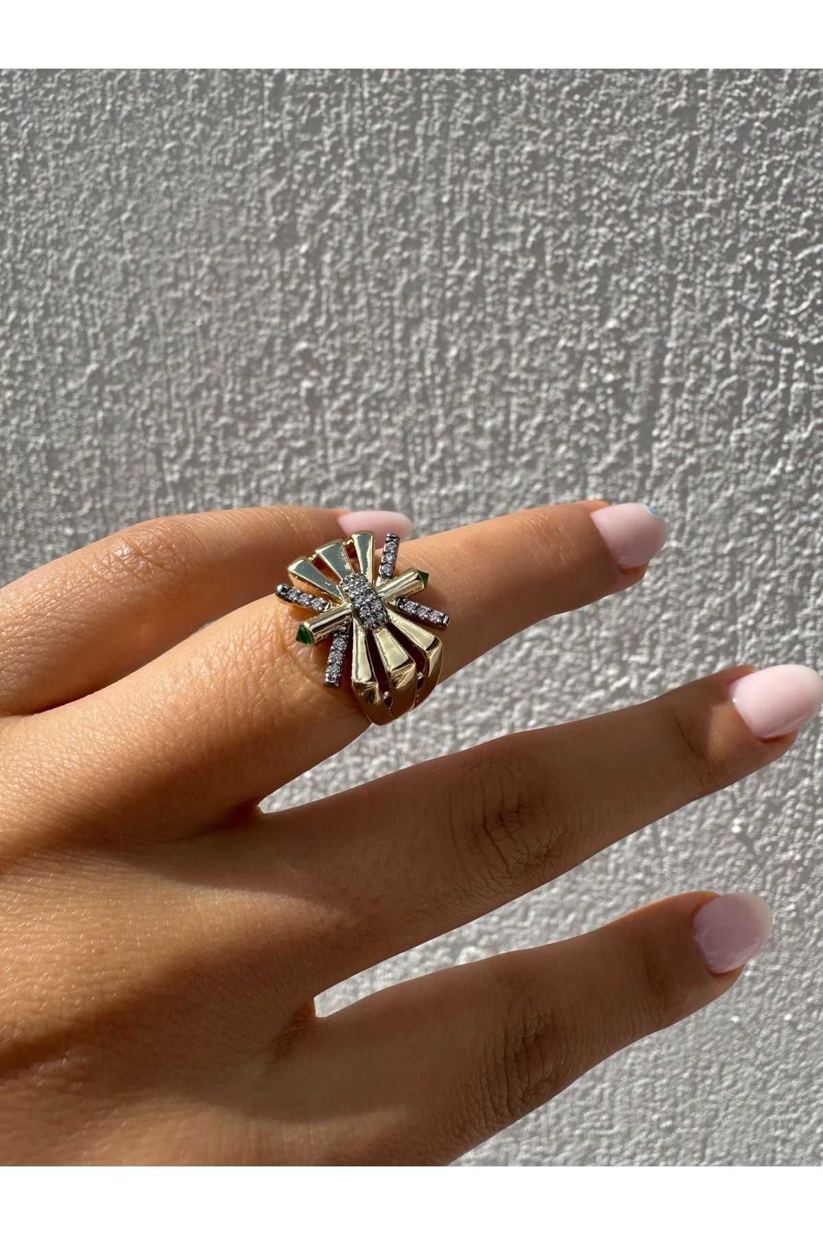 Jiji Jewelery Şık Modern Zarif Altın Renk Zirkon Taşlı Paslanmaz Çelik Küpe