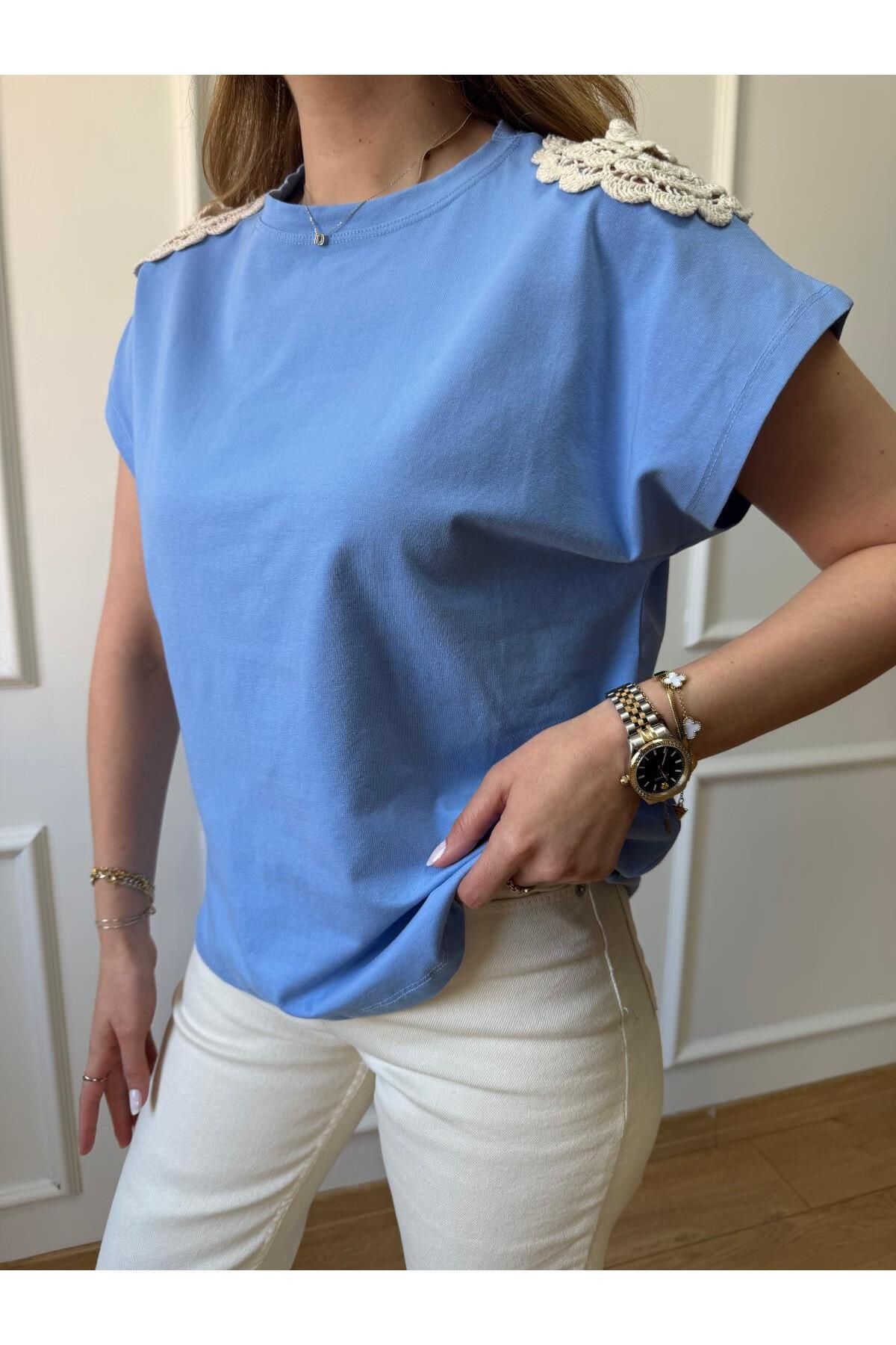 Size Özgü Mavi Omuz Örgü Detay Tshirt