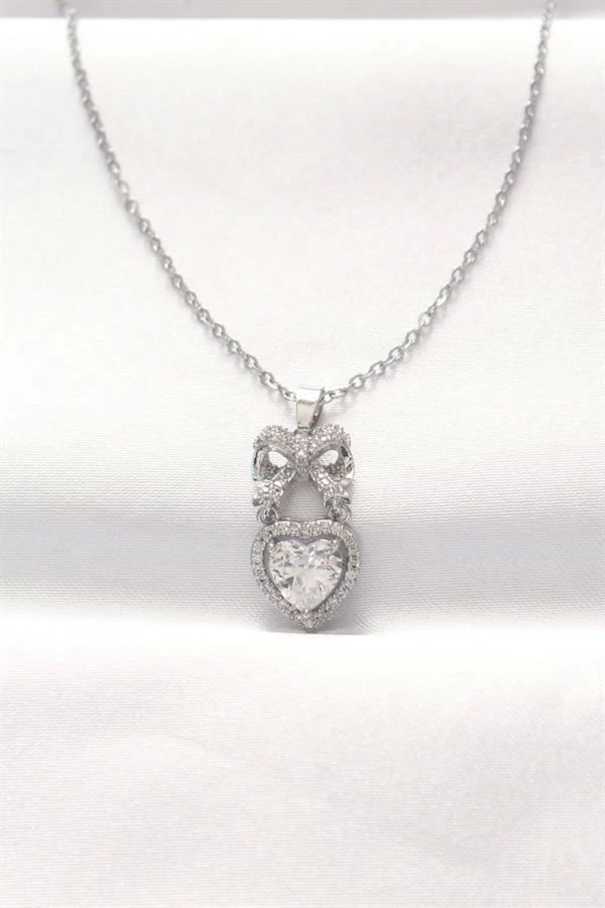 Lale Moda 316L Çelik Silver Renk Zirkon Taşlı Kalpli Fiyonk Kolye