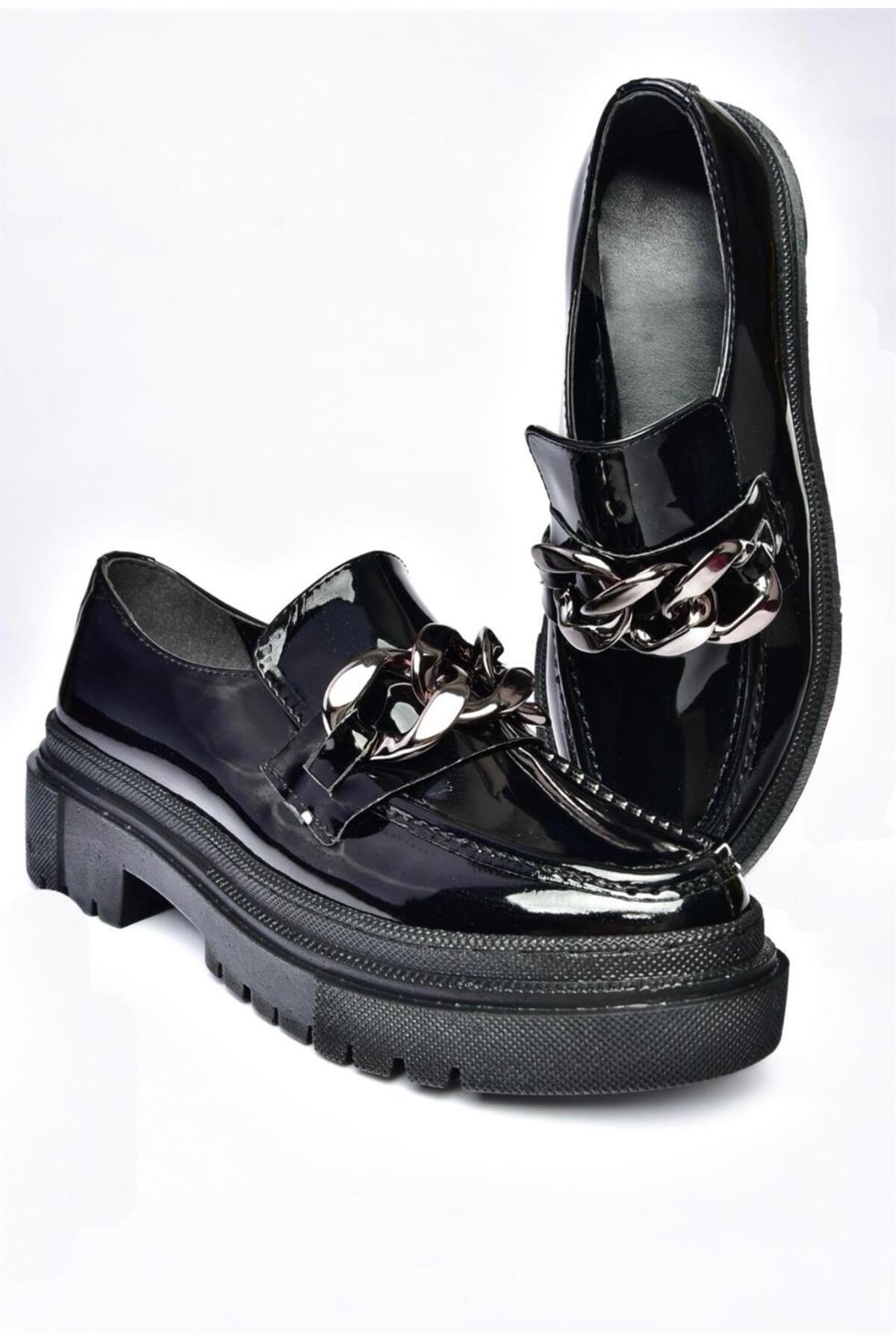 Fox Shoes-Čierna lakovaná dámska obuv na voľný čas s hrubou podrážkou K294760008 8