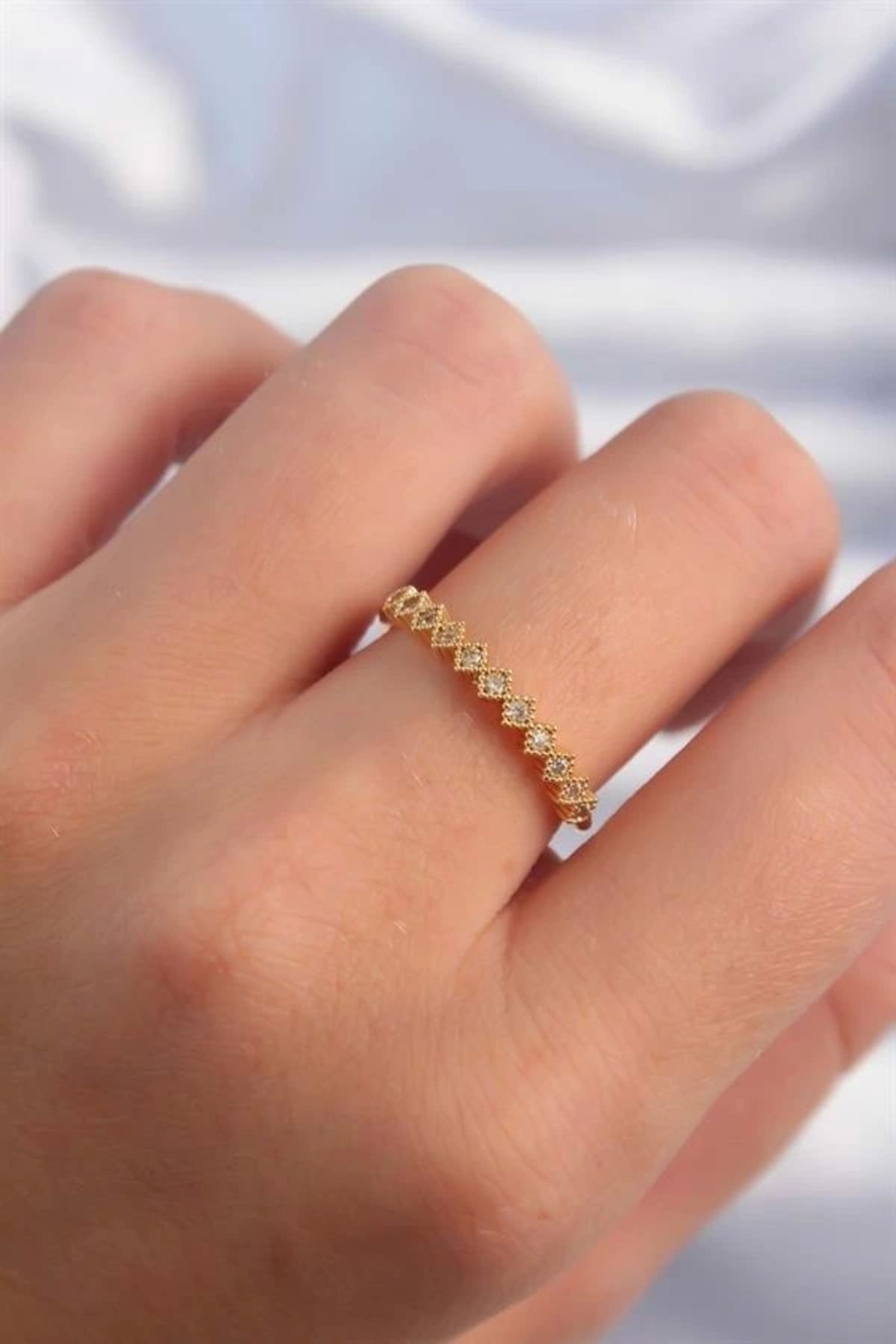 Lale Moda Pirinç Altın Renk Minimal Sıralı Zirkon Taşlı Ayarlanabilir Yüzük