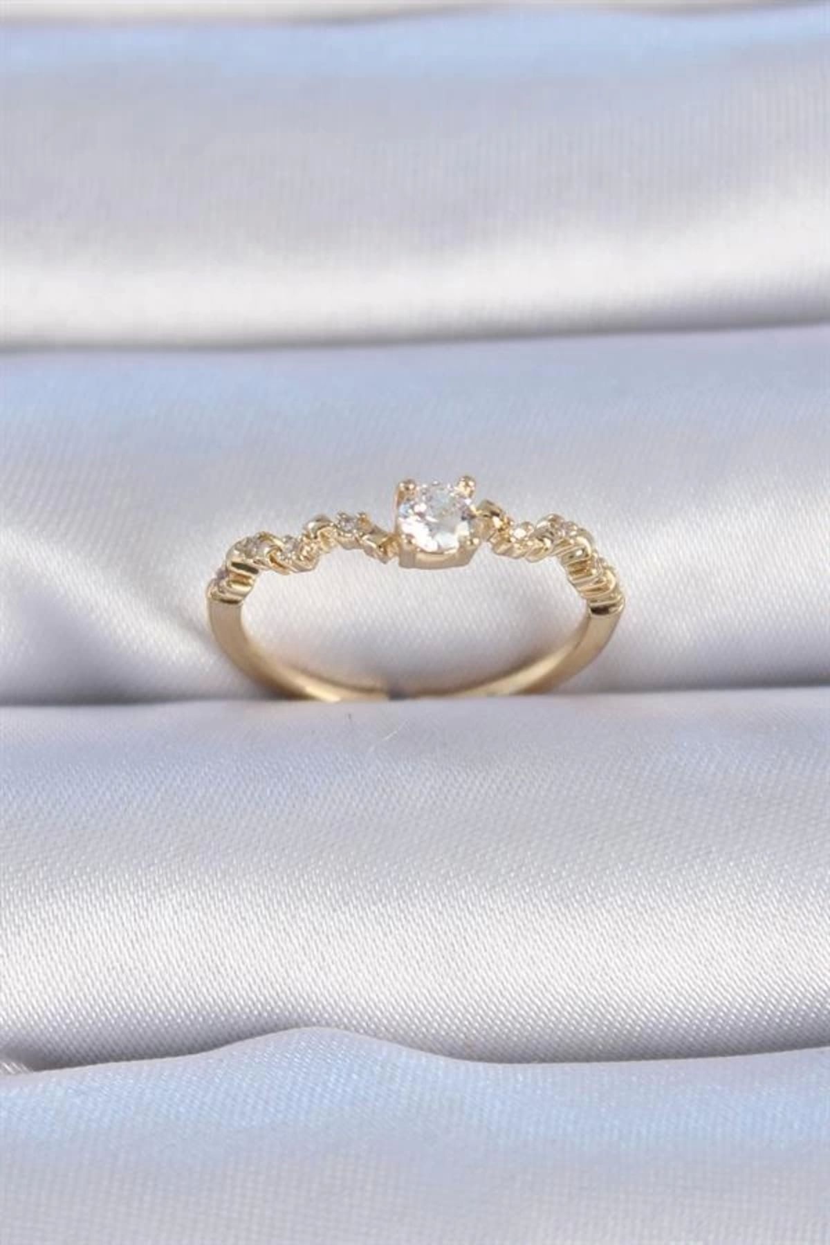 Lale Moda Pirinç Gold Renk Tek Taş Model Zirkon Taşlı Kadın Yüzük