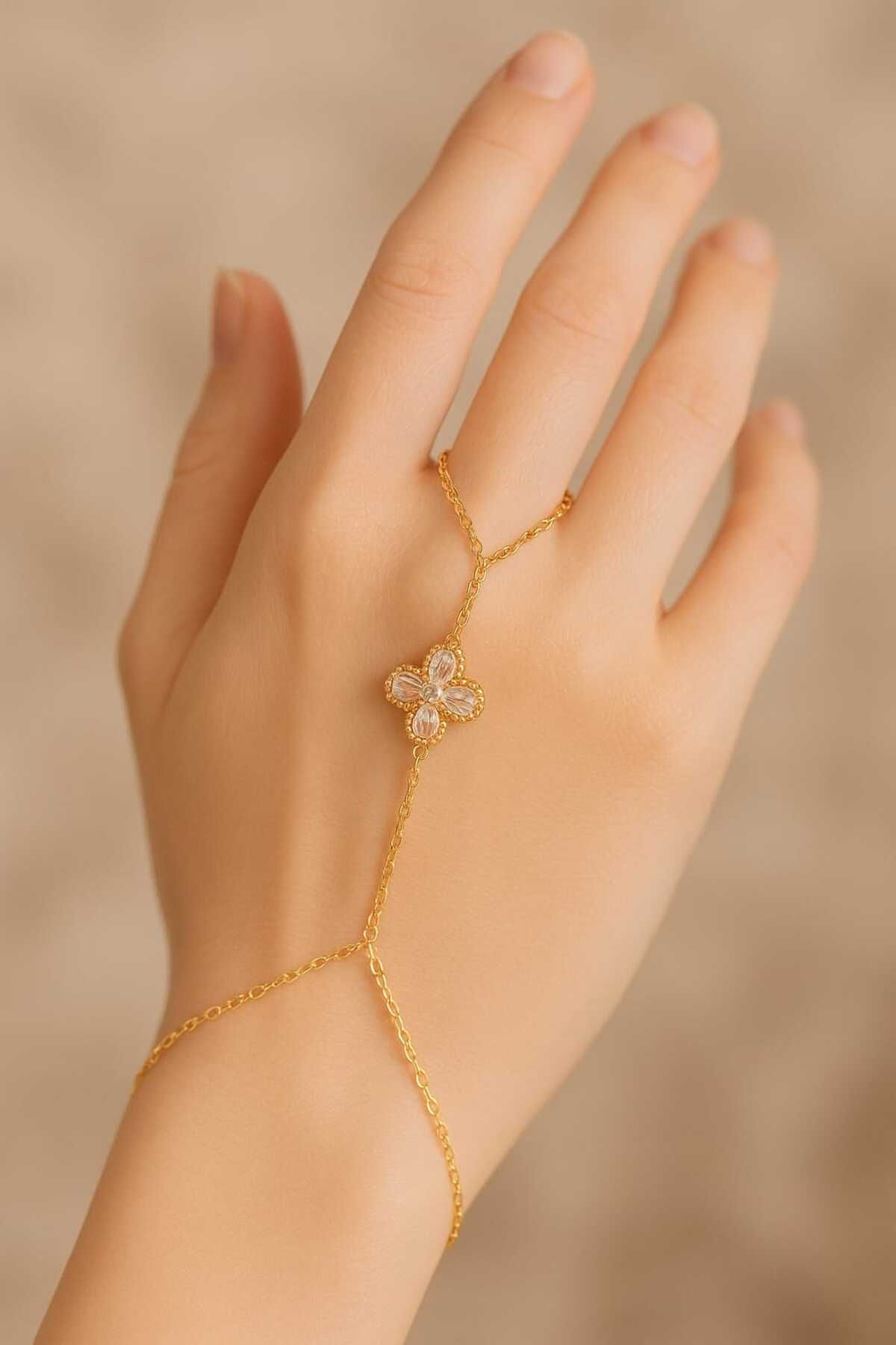 BESMYAR JEWELS Taş Detaylı Altın Renkli Şahmeran – Kadın Ruhunun İnceliğini Bileğinizde Taşıyın