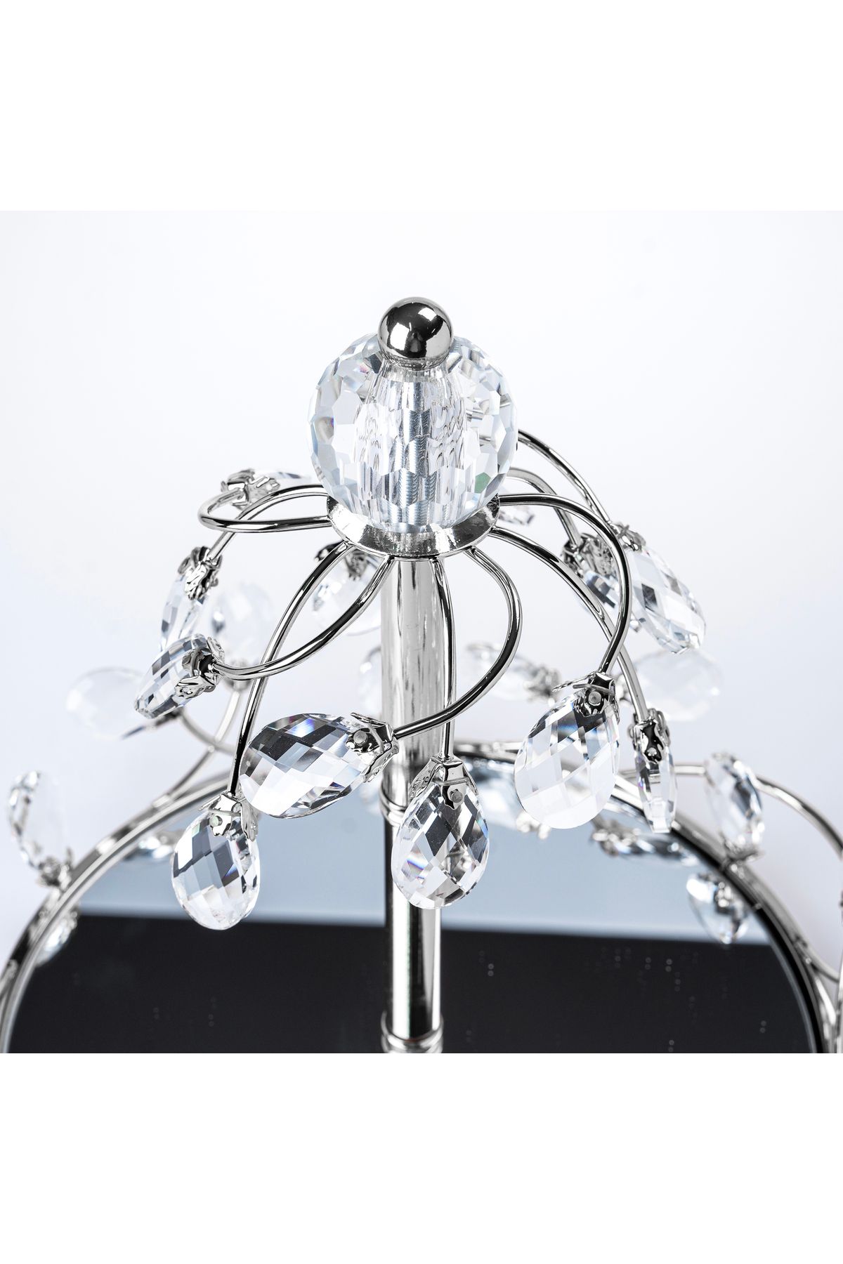 Hinora-Single Layer Mirrored Stylish Presentation Stand with Drop Stones 2