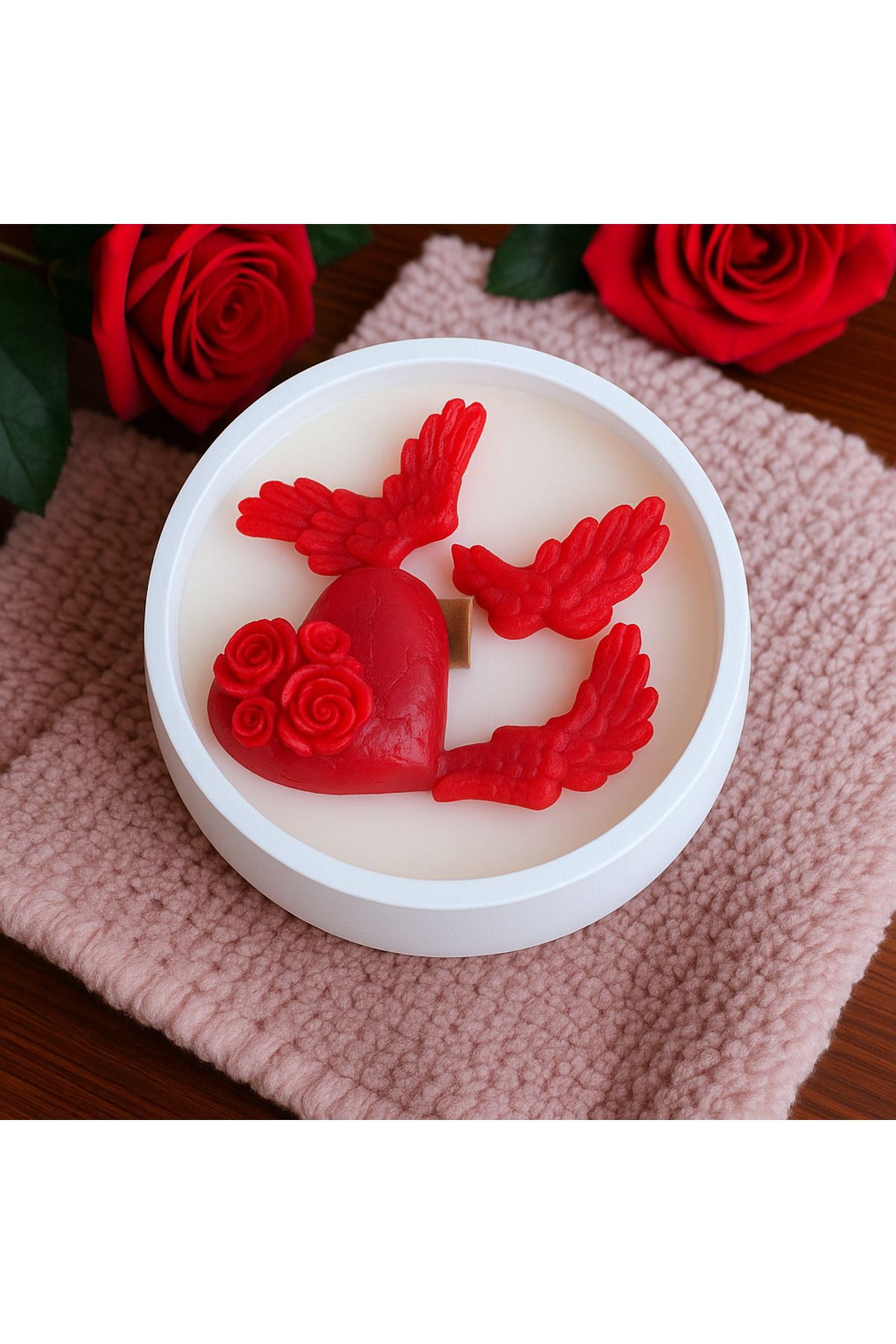 aymumi home Aşk Temalı El Yapımı Kalp Mum – Kanatlı Gül Süslemeli Romantik Dekor