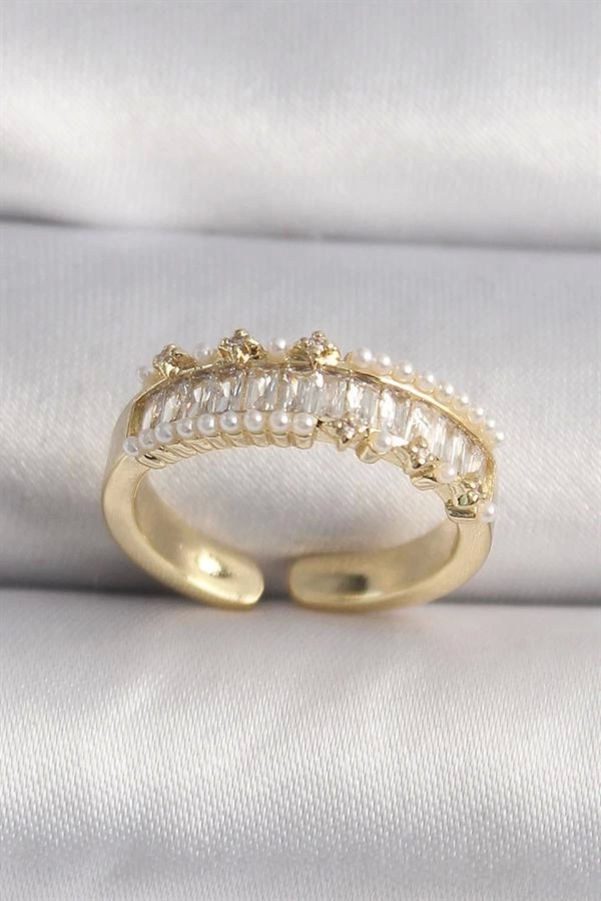 Lale Moda Pirinç Gold Renk Zirkon Taşlı İnci Detay VIP Seri Kadın Yüzük