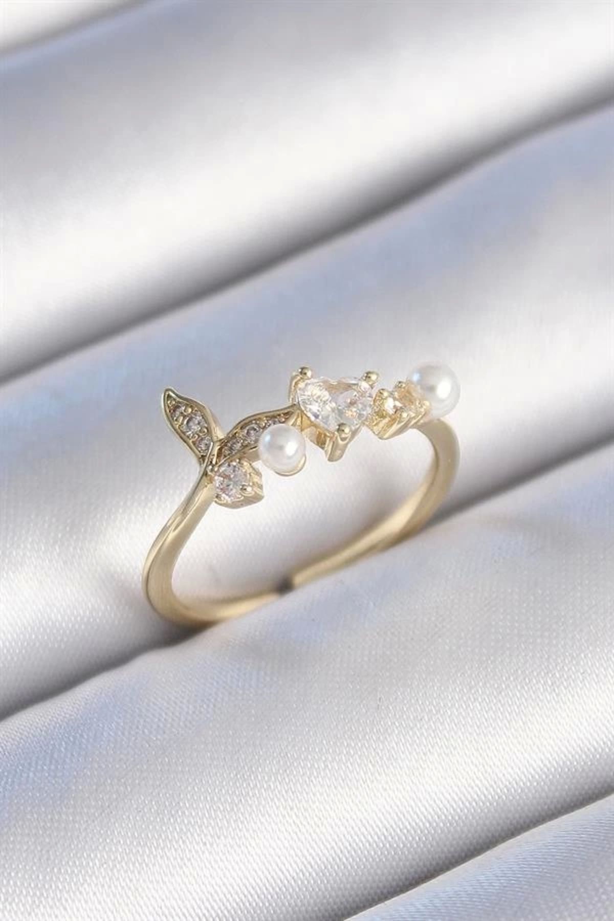 Lale Moda Pirinç Gold Renk Zirkon Taşlı Kalp Yaprak Model İnci Detay Kadın Yüzük