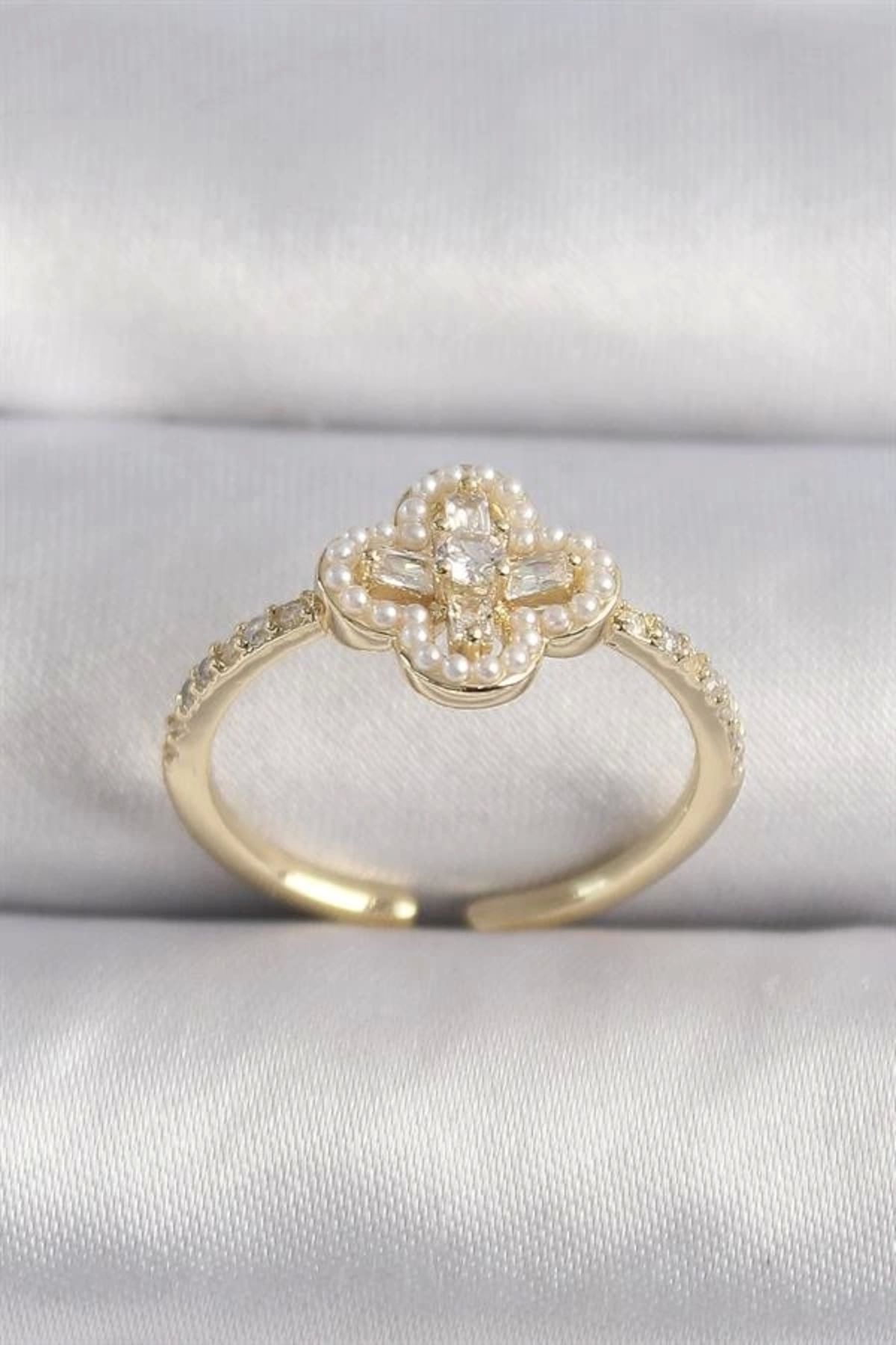 Lale Moda Pirinç Gold Renk Zirkon Taşlı Yonca Model İnci Detay Kadın Yüzük