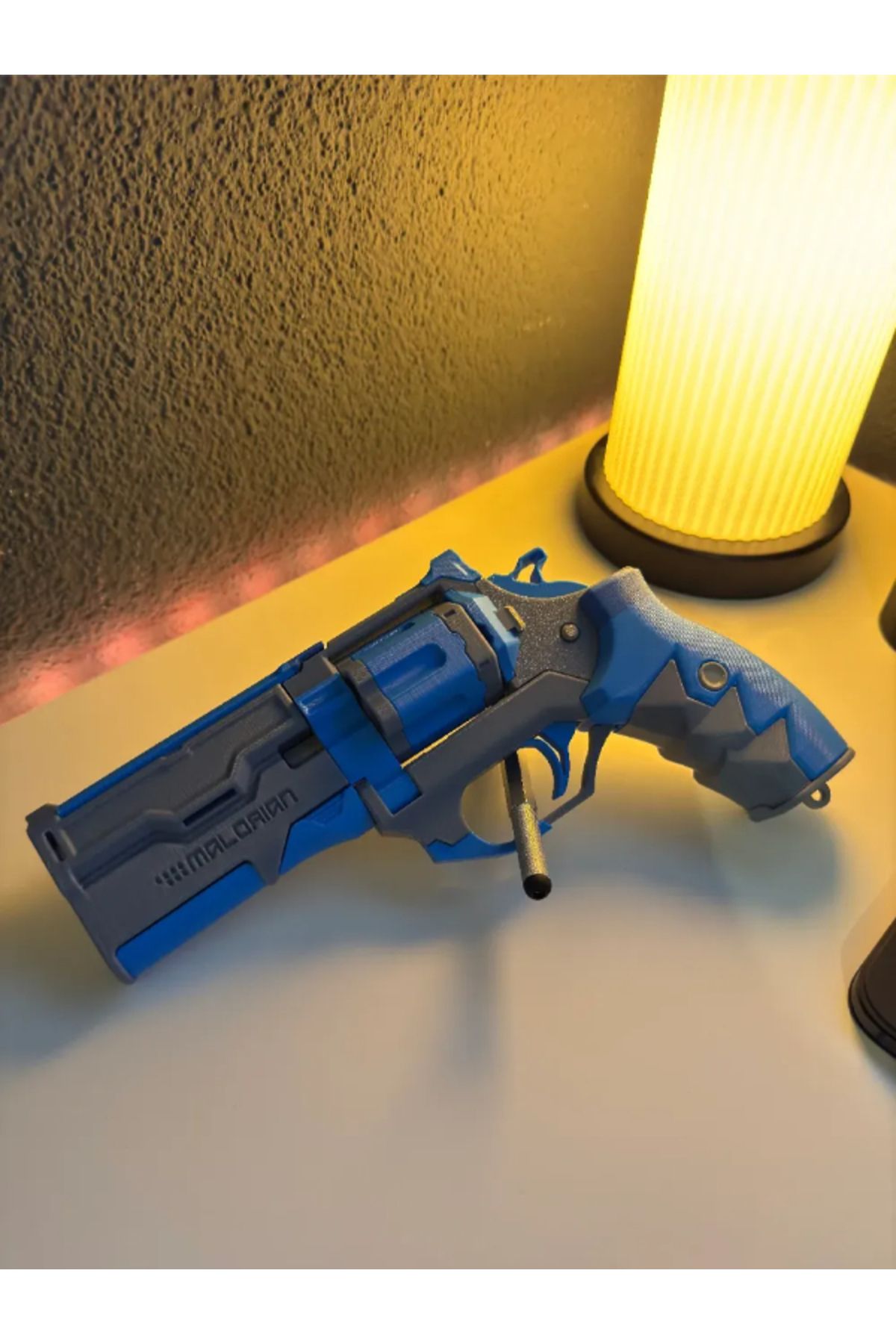 3d model s Cyberpunk Malorian Overture – Kısa Namlulu Dekoratif Model