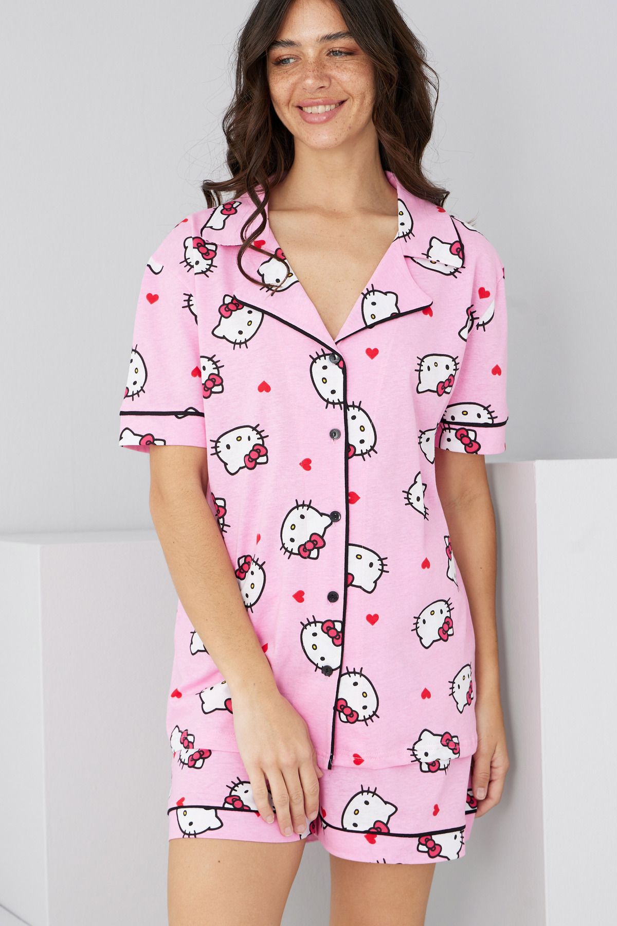 Siyah İnci pembe lisanslı hello kitty desenli Pamuklu Düğmeli Biyeli Örme Şort Takım7885