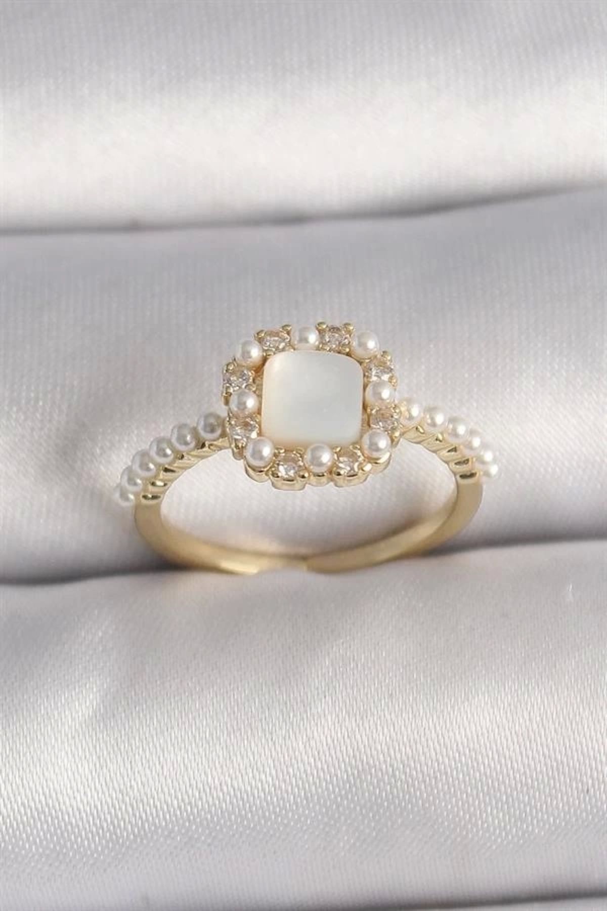 Lale Moda Pirinç Gold Renk İncili Kare Beyaz Mineli Ayarlanabilir Kadın Yüzük