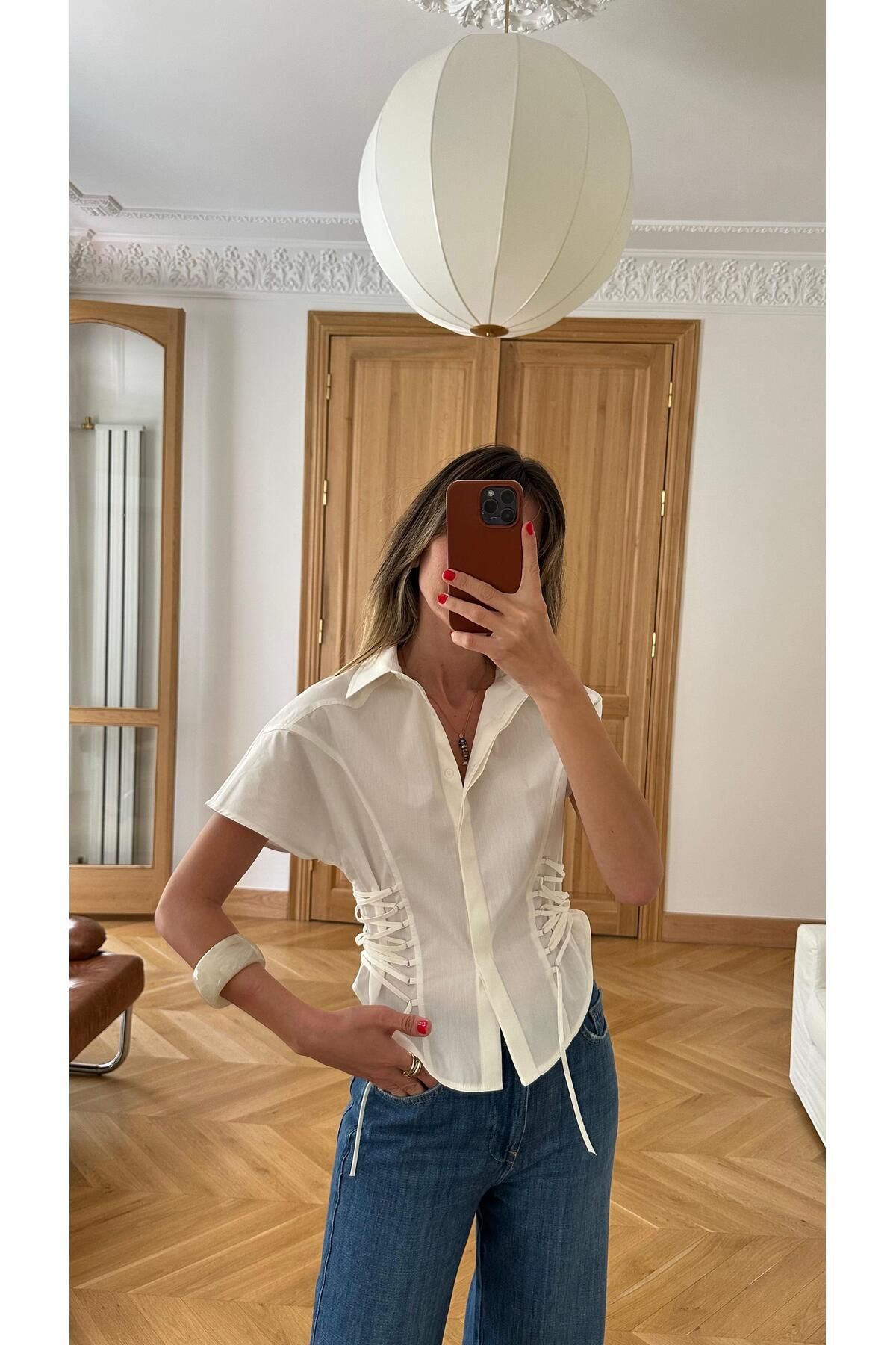 Askı Nişantaşı Beyaz Yandan İp Detaylı Gömlek
