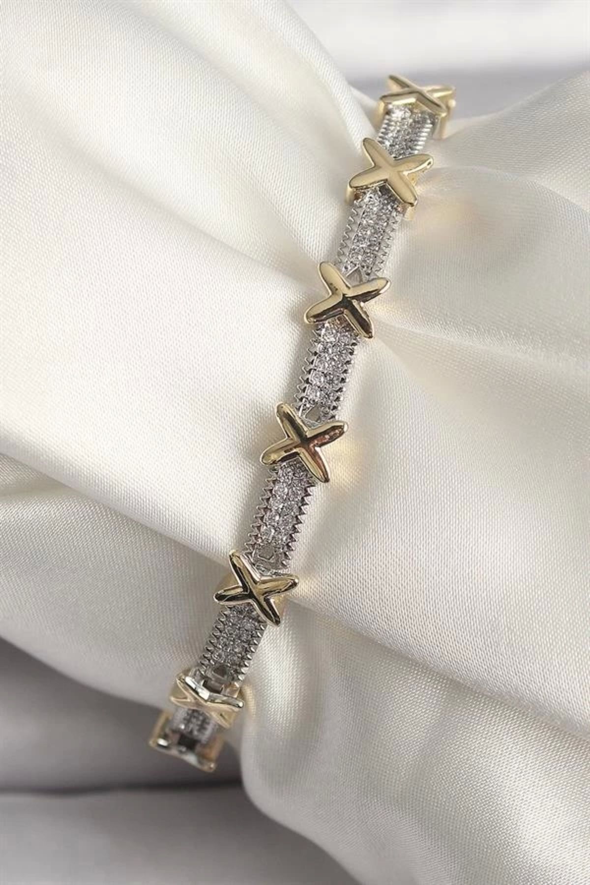Lale Moda Pirinç Gümüş Renk Zirkon Taşlı Gold Xoxo Model VIP Seri Kadın Bileklik