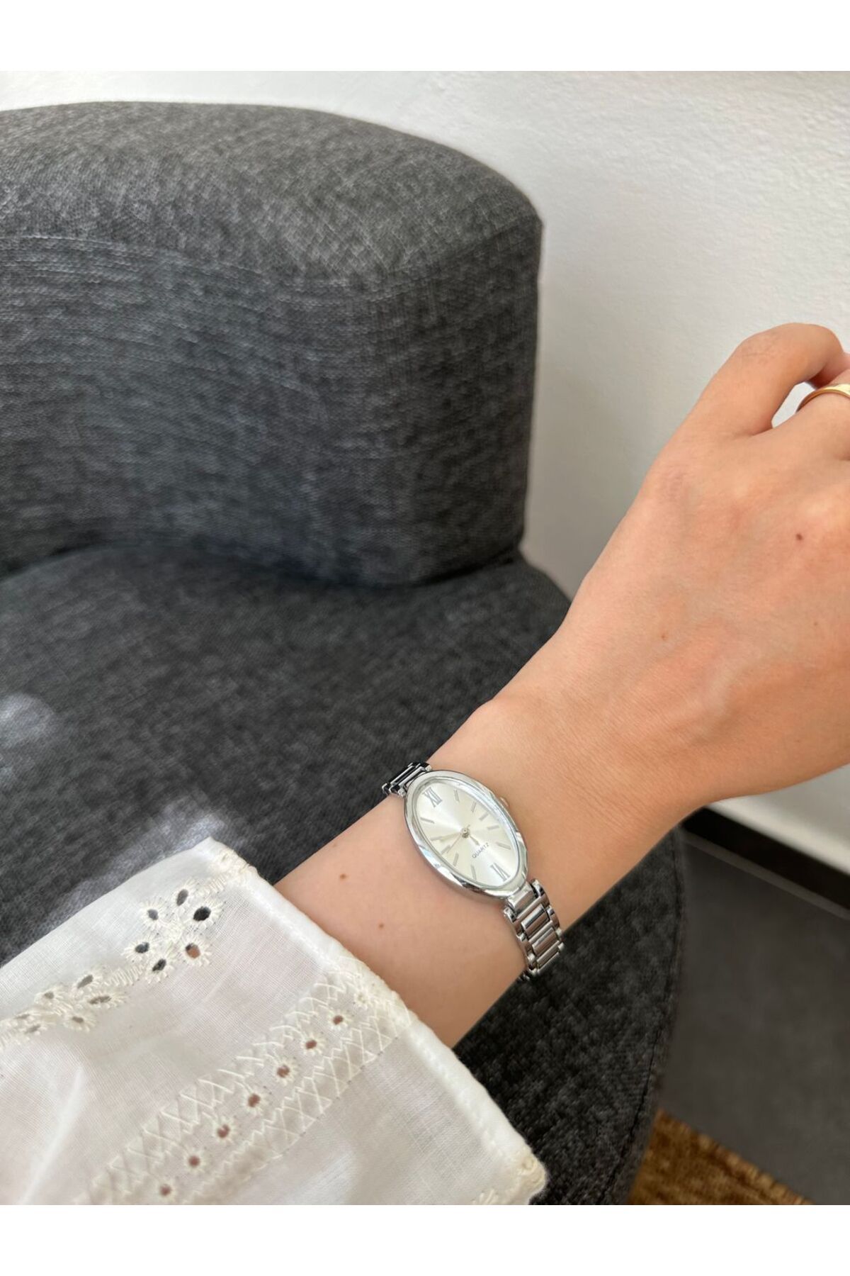MERW Jade Model Gümüş Renk Metal Kordon Vintage Seri Kadın Kol Saati