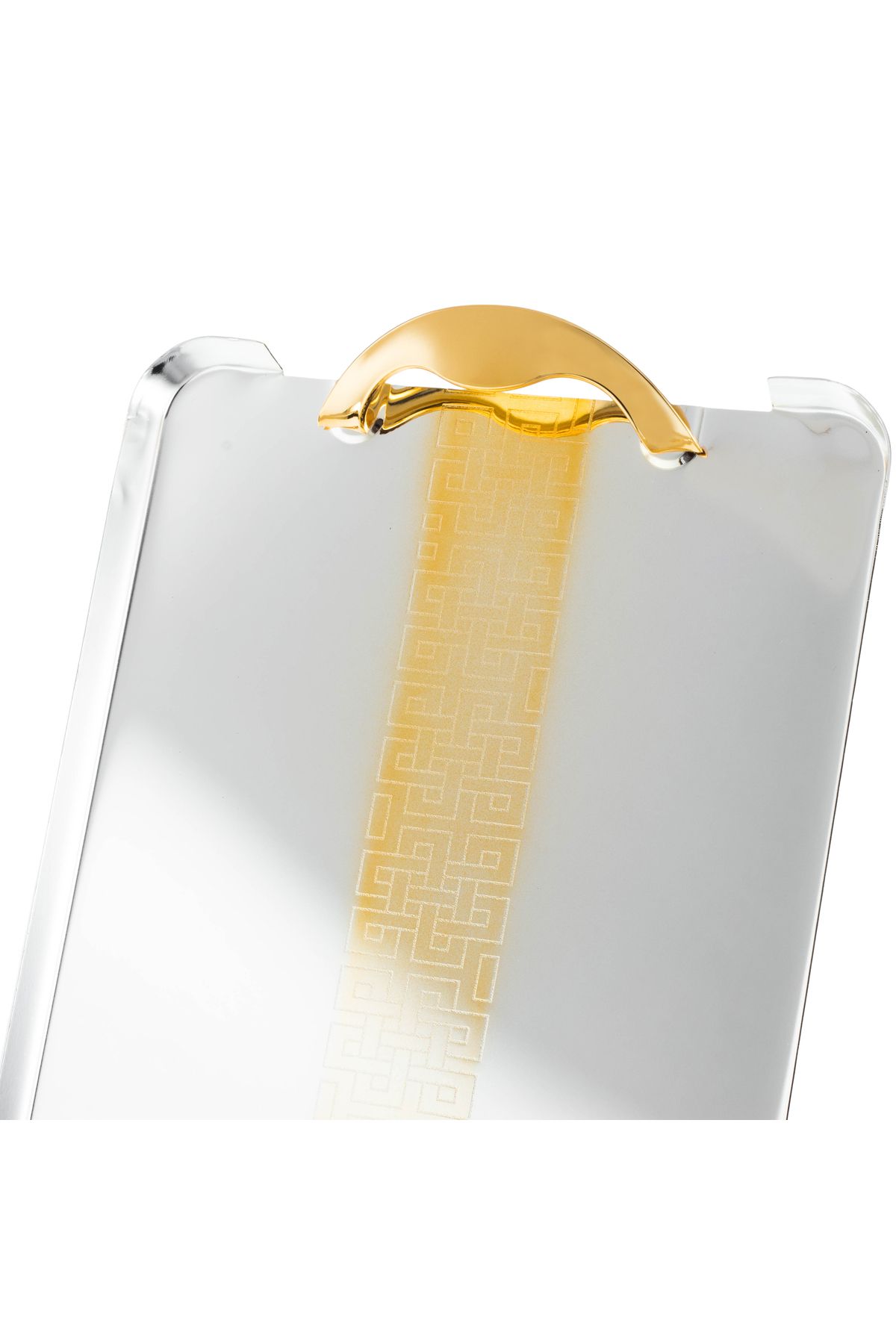ABAREEK-A set of 3 gilded trays of different sizes with an elegant and beautiful design, suitable for all presentations and occasions. 3