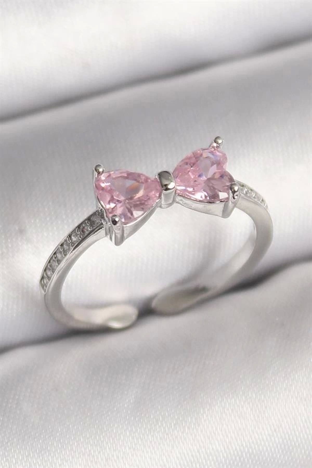 Lale Moda Pirinç Gümüş Renk Pembe Zirkon Taşlı Kalp Fiyonk Model Kadın Yüzük