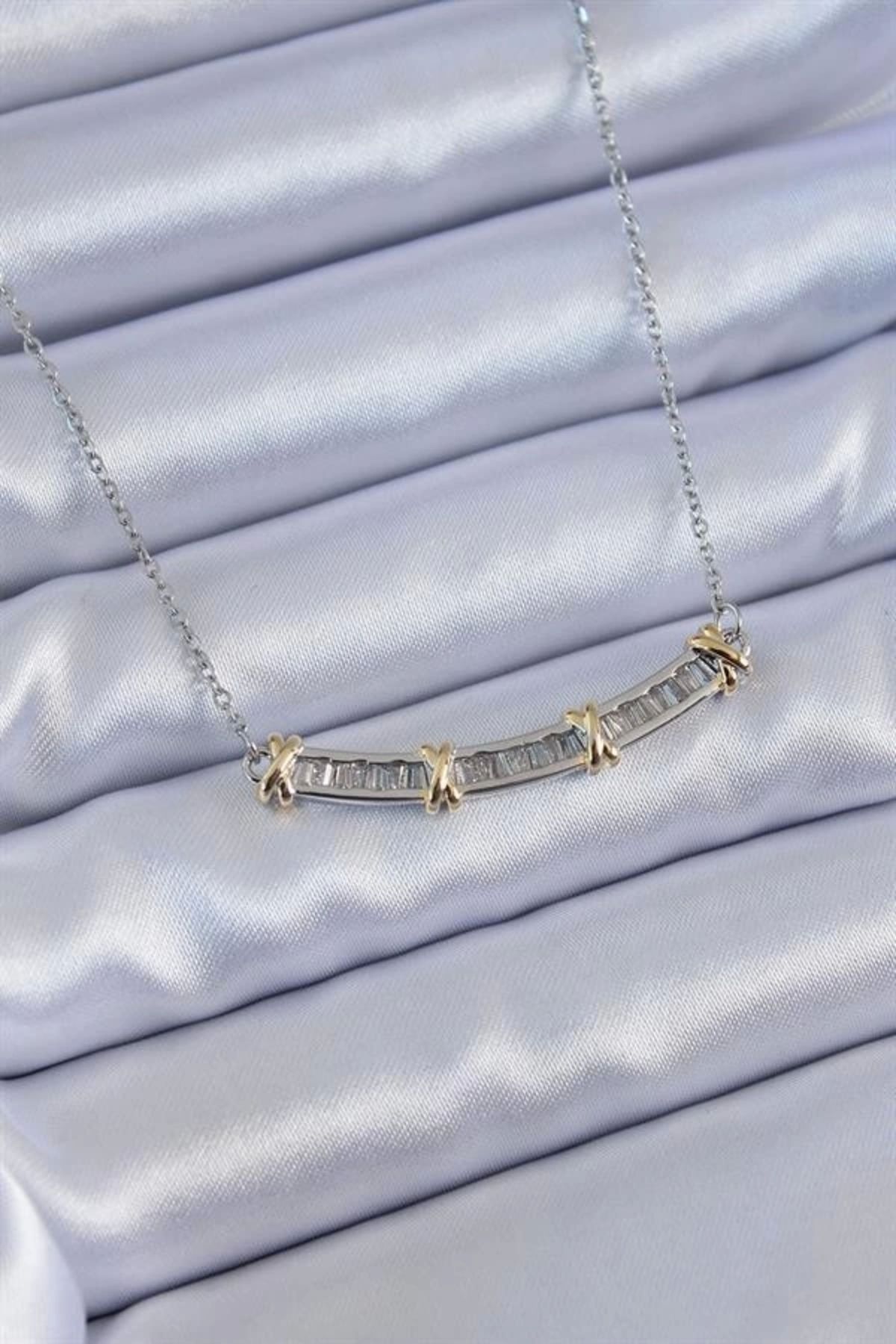 Lale Moda 316L Çelik Gümüş Renk Altın Detay Zirkon Taşlı Xoxo Kadın Kolye