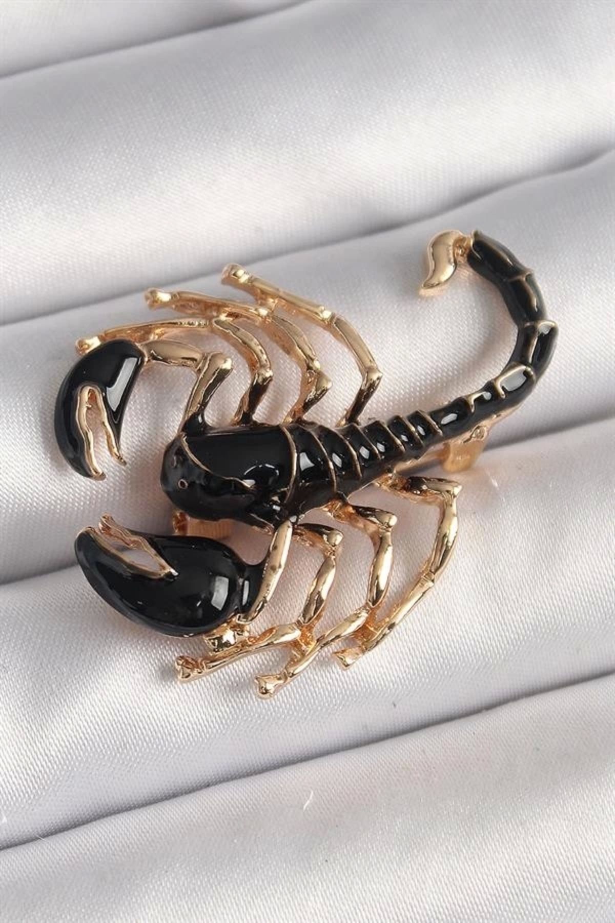 Lale Moda Pirinç Gold Renk Siyah Akrep Model Kadın Broş