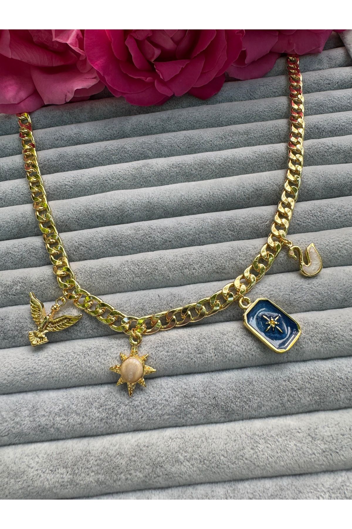 Gleemy accesories Altın kaplama kuzey yıldız,kuğu,güneş,anka kuşu ile tasarlanmış charm kolye