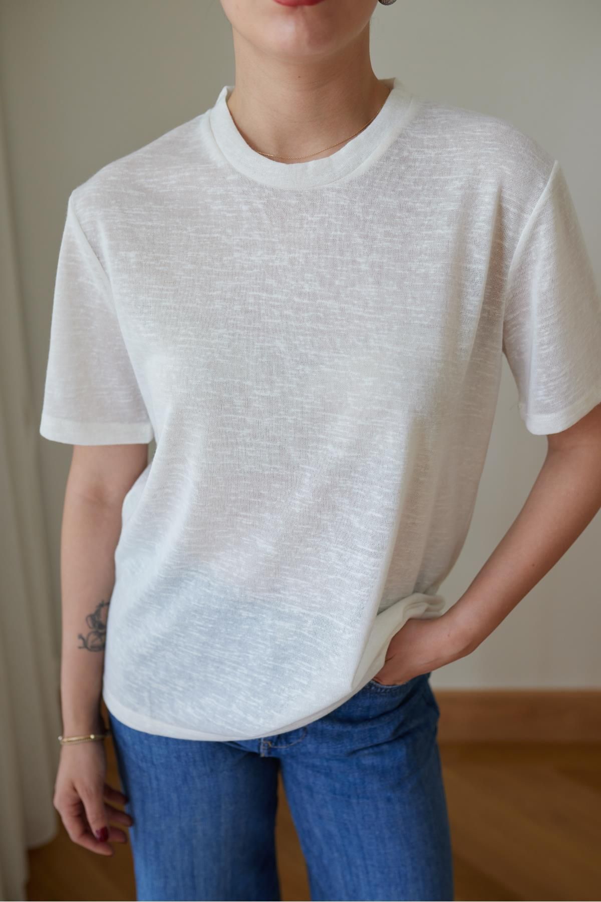 Askı Nişantaşı Beyaz Yarım Kol Transparan T-Shirt