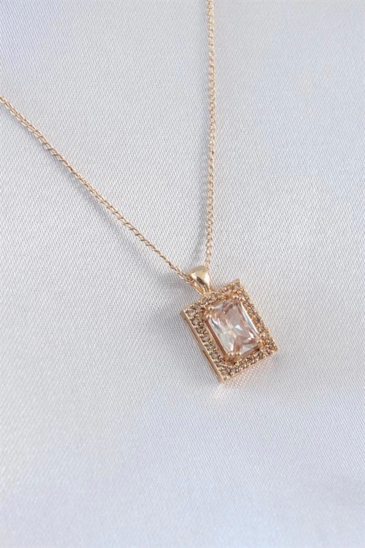 Lale Moda Gold Renk Zirkon Taşlı Kare Model Kadın Kolye