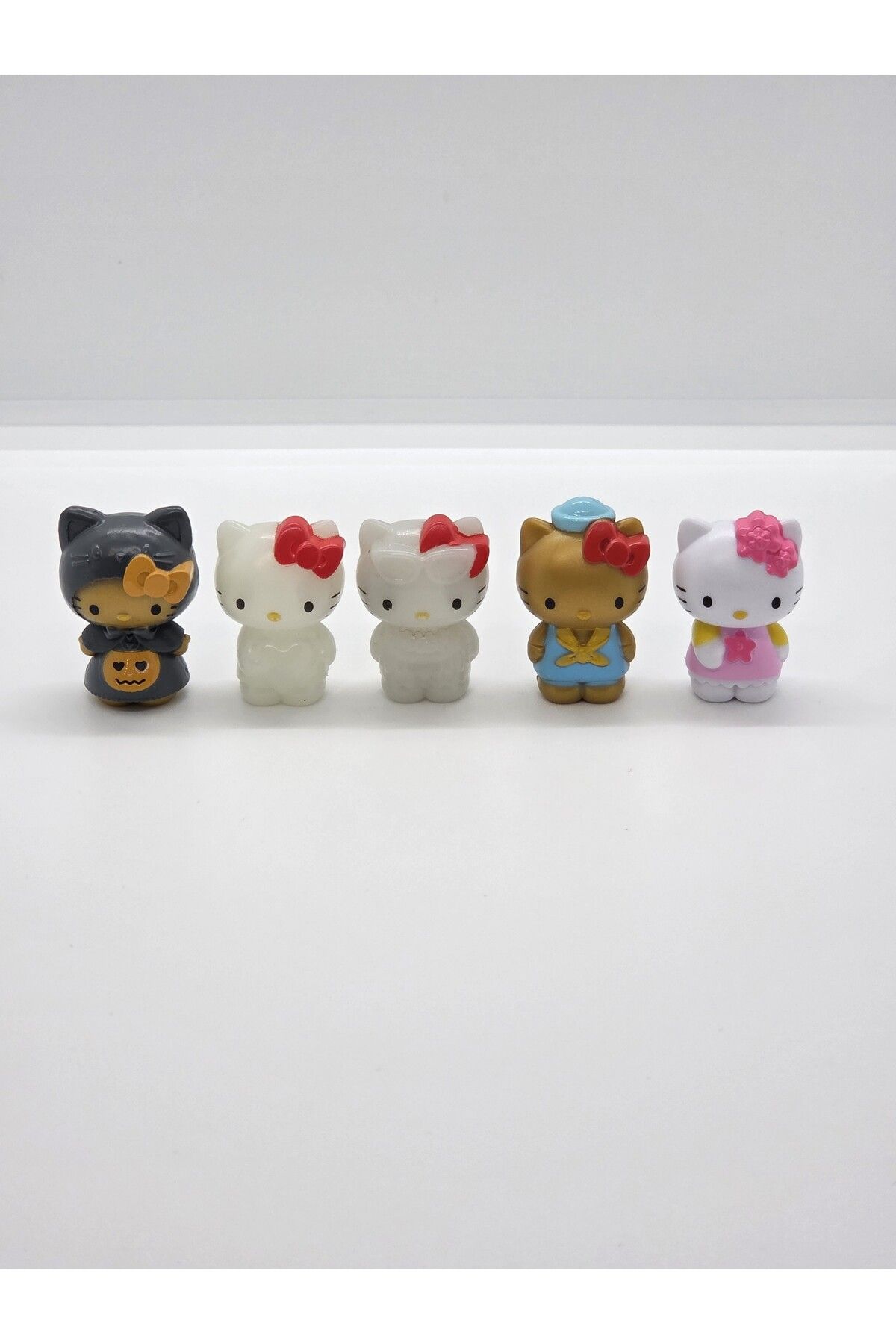 Hello Kitty 5 Adet Mini Figür ( 2 Adet Gece Parlayan )