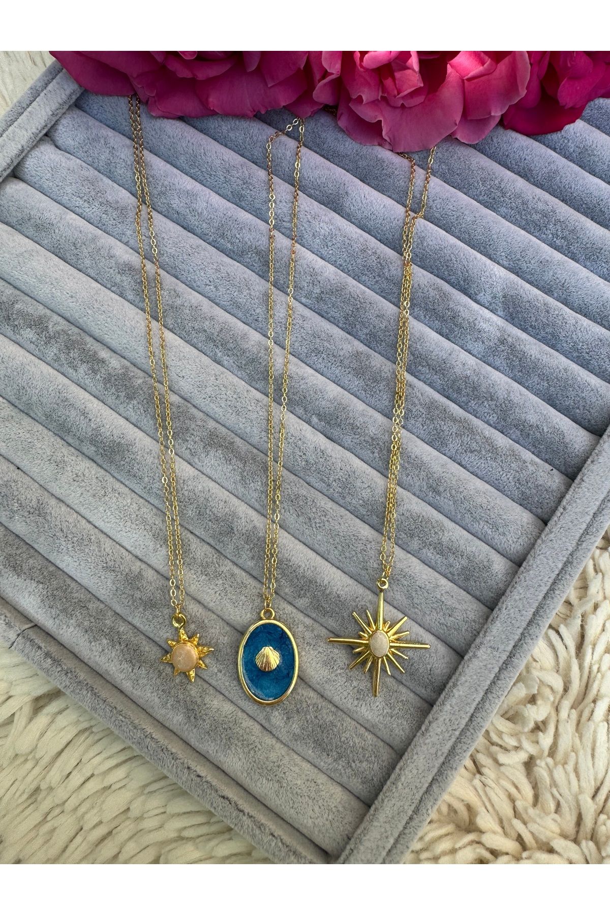Gleemy accesories Altın kaplama ince zincir ile Madalyon Deniz Kabuğu,güneş,mineli kuzey yıldız kolye set
