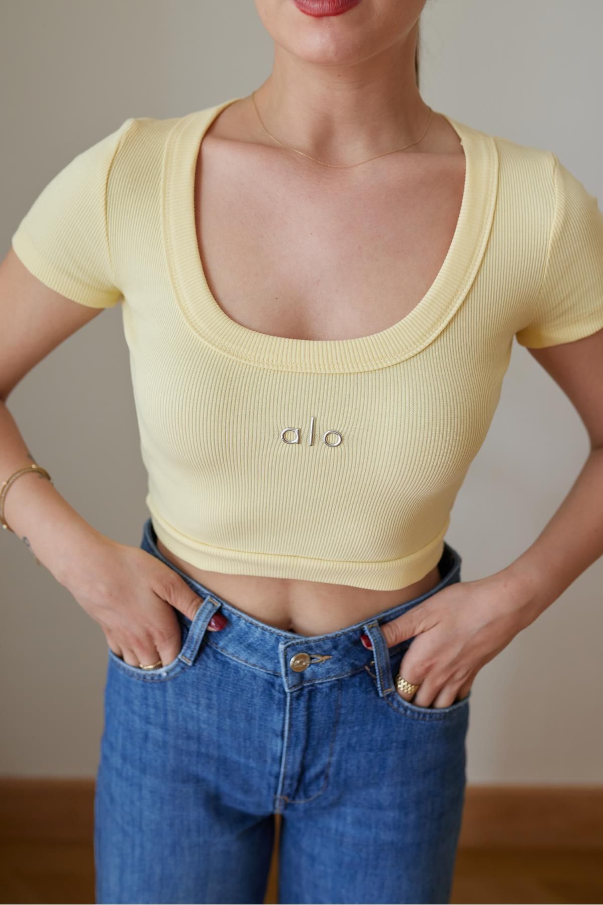 Askı Tekstil Sarı Fitilli Nakışlı U Yaka Crop T-Shirt