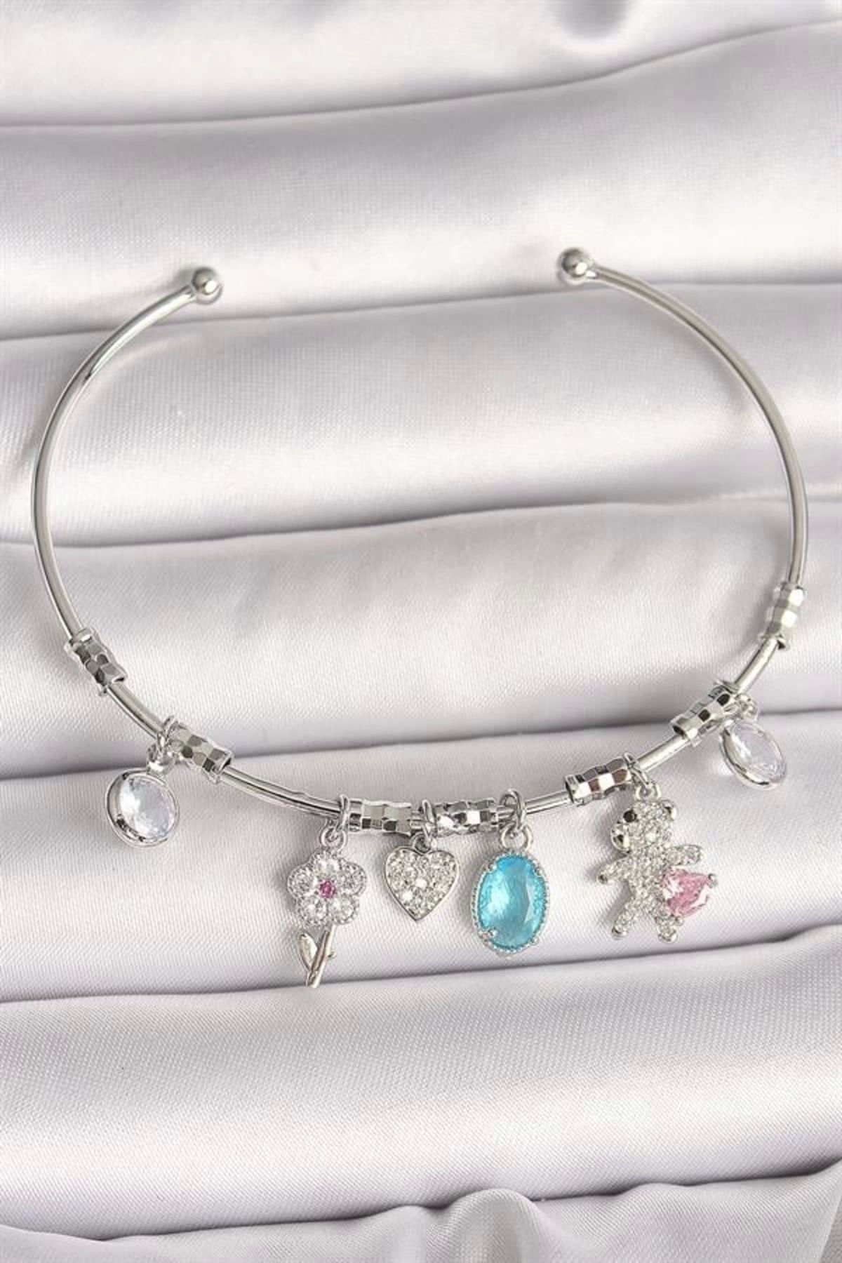 Lale Moda Pirinç Gümüş Renk Sallantı Zirkon Taşlı Ayıcık Figür Çiçek Detay Charm Kadın Bileklik