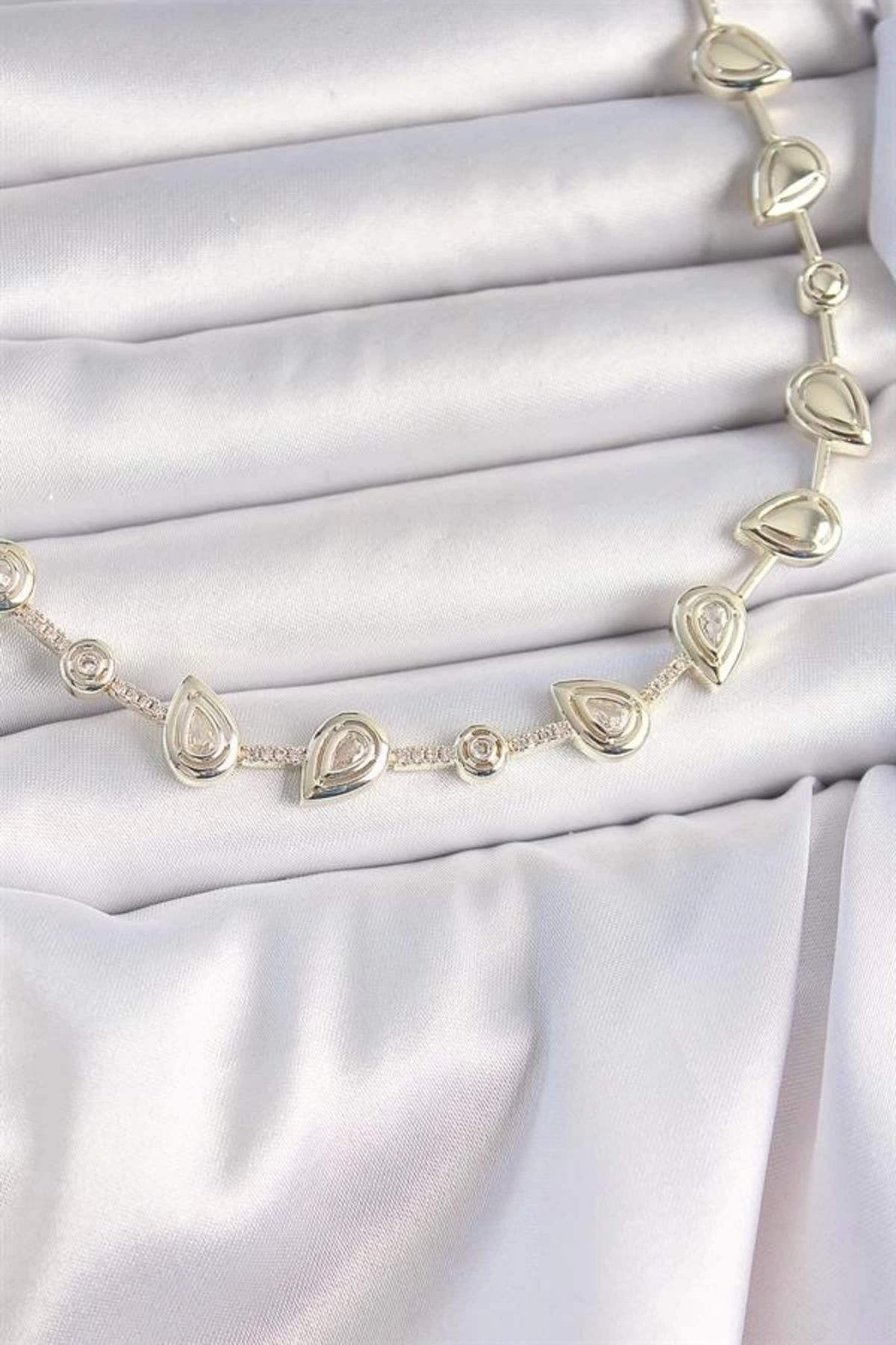 Lale Moda Pirinç Gold Renk Zirkon Taşlı Damla Model VIP Seri Exclusive Kadın Kolye