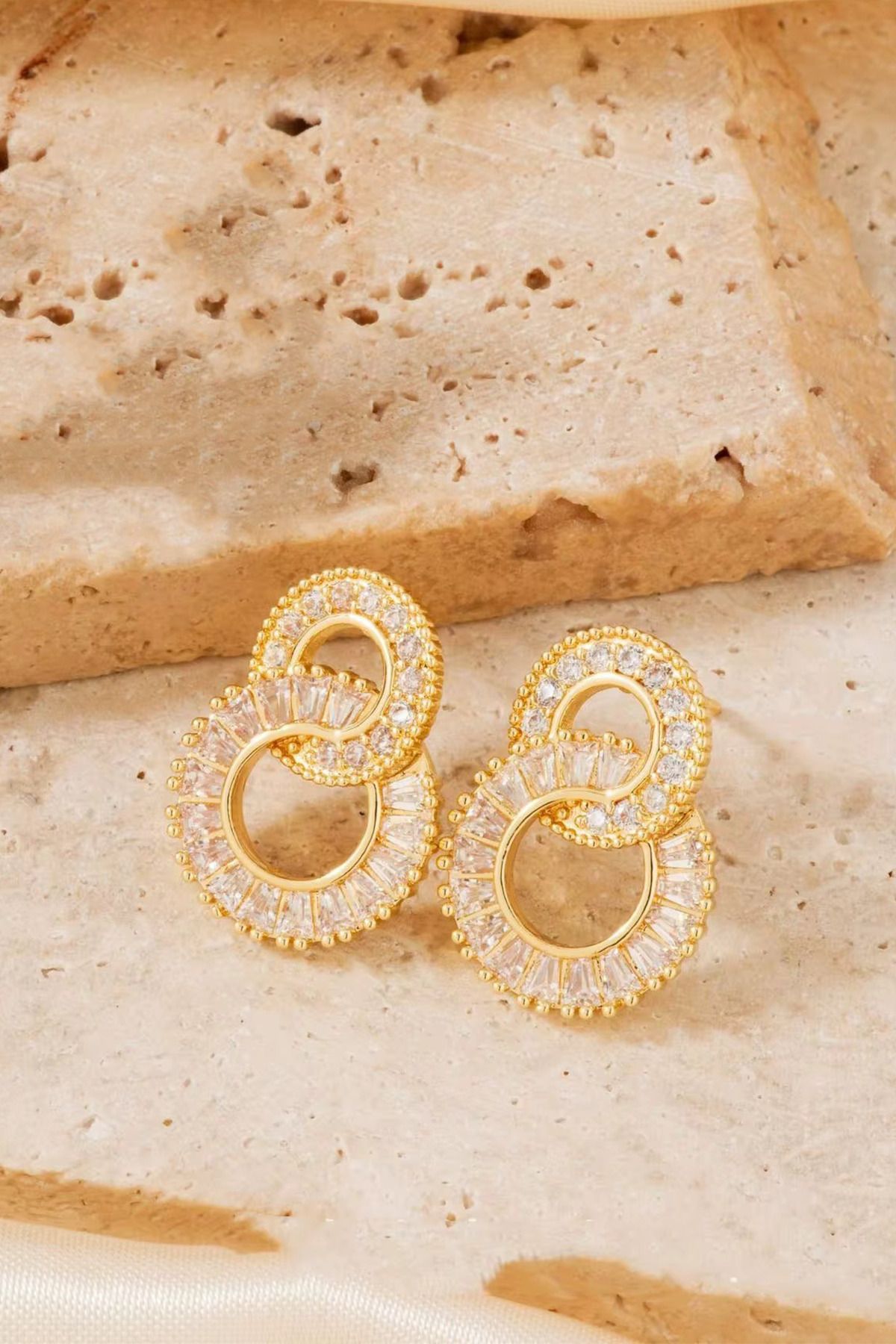 laria jewelry Baget Taşlı Halka Küpe