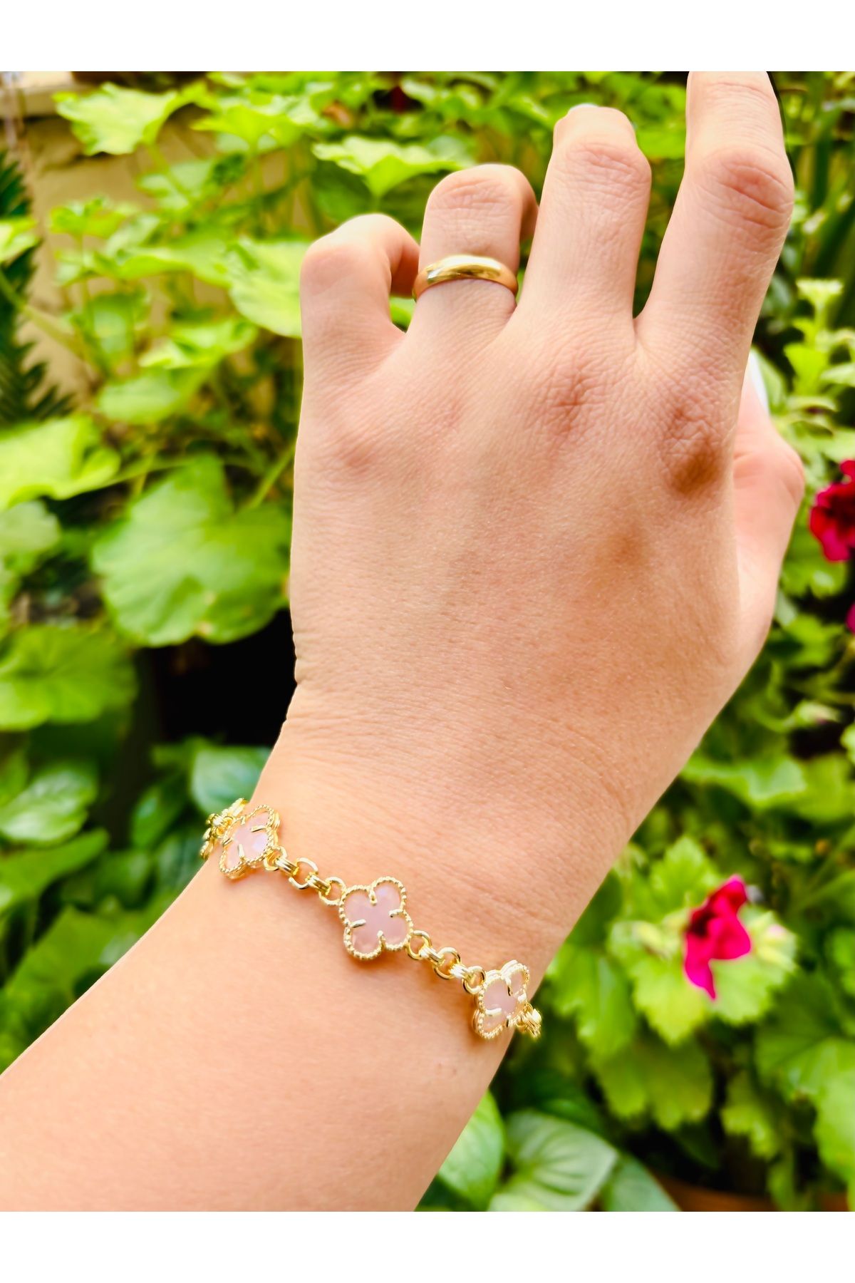 henahera accessory Trendy 14k Altın Kaplama Oniks Taşlı Yonca Şans Bilekliği - Ayarlanabilir Su Geçirmez Takı