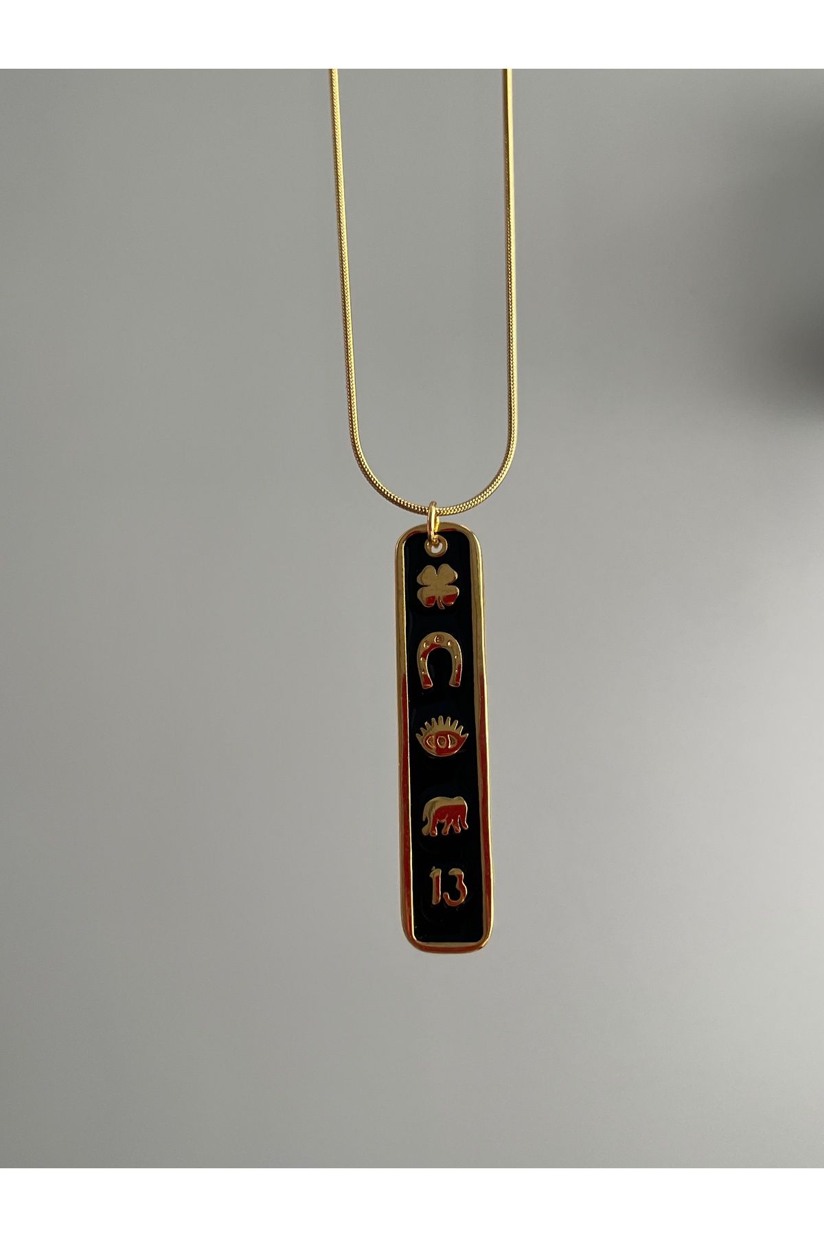Alya Jewelry Çelik Siyah Plaka Gold Şans Kolye