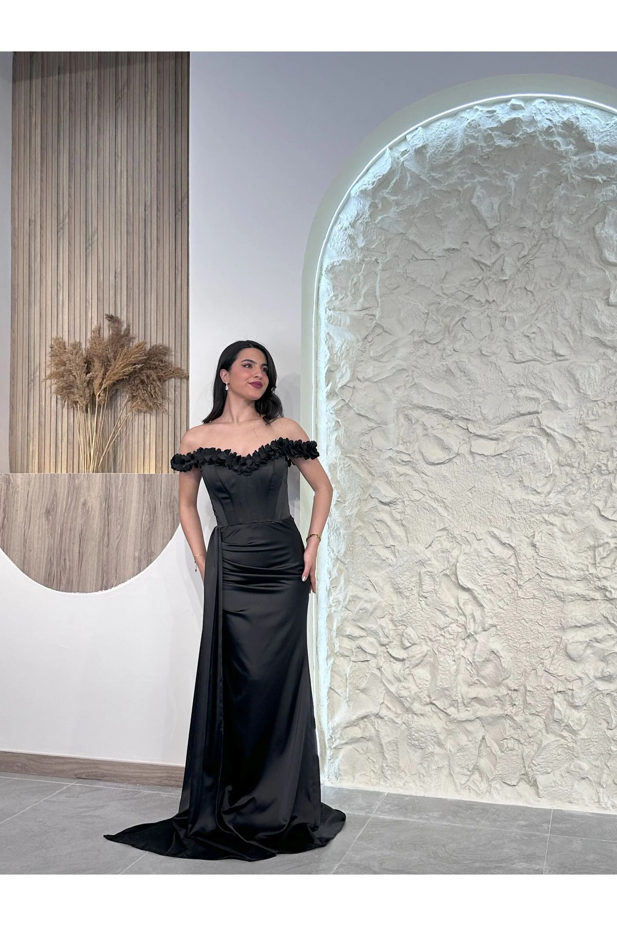 Kyra Studios Siyah 1002 Çiçek Detaylı Abiye Elbise