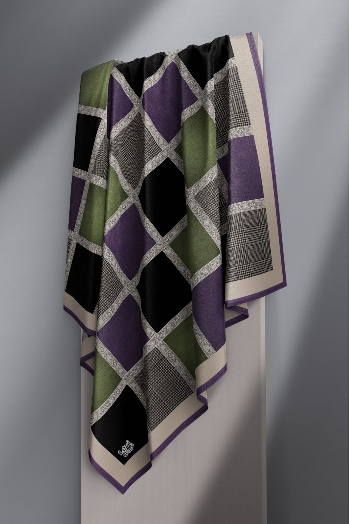 Levidor-Geometric Check Pattern Sparkling Crystal Scarf 2