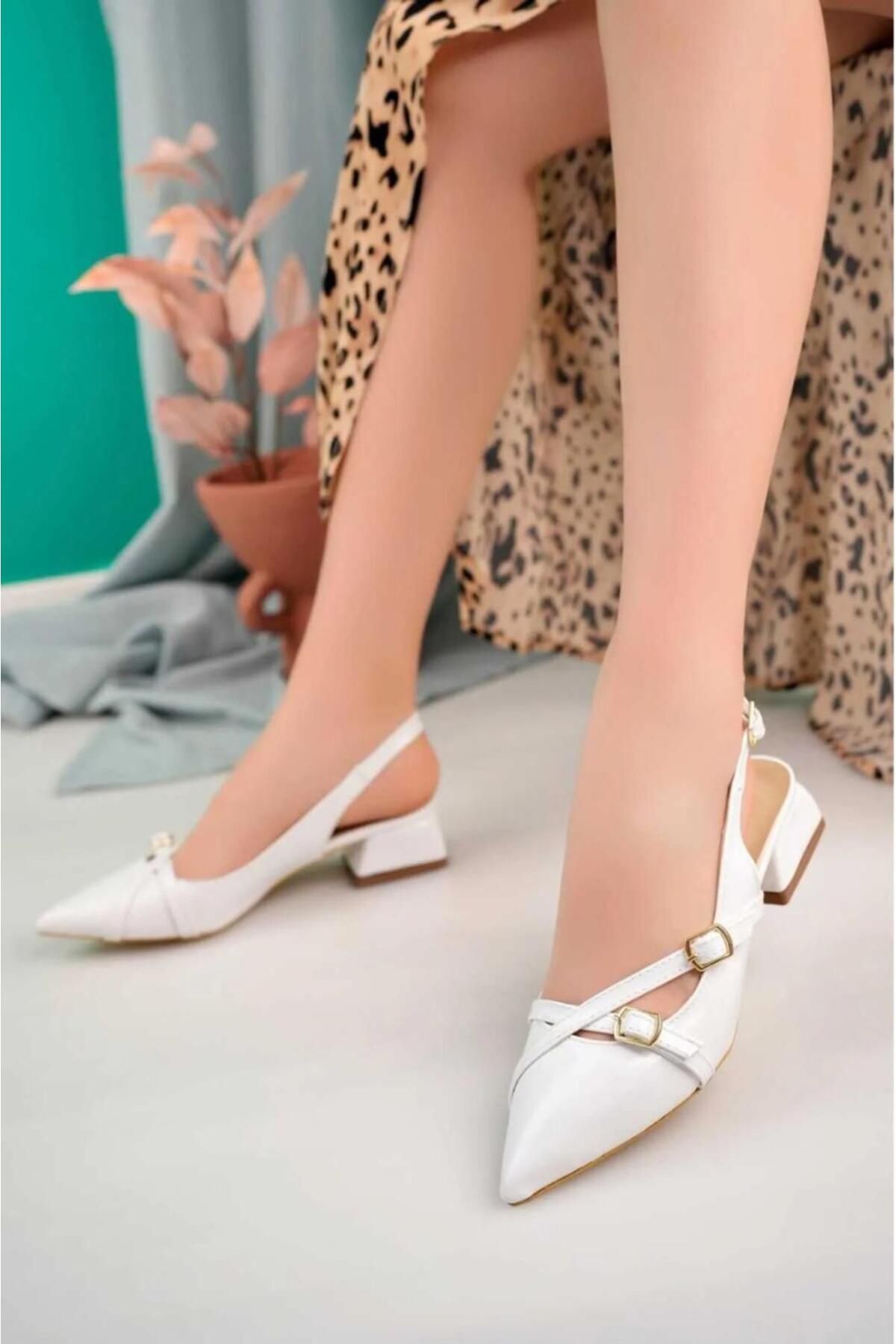 MAYA SHOES Nazik Topuklu ayakkabı Arkası açık çift bantlı Sivri burun Topuk boyu 4cm Kadın topuklu ayakkabı