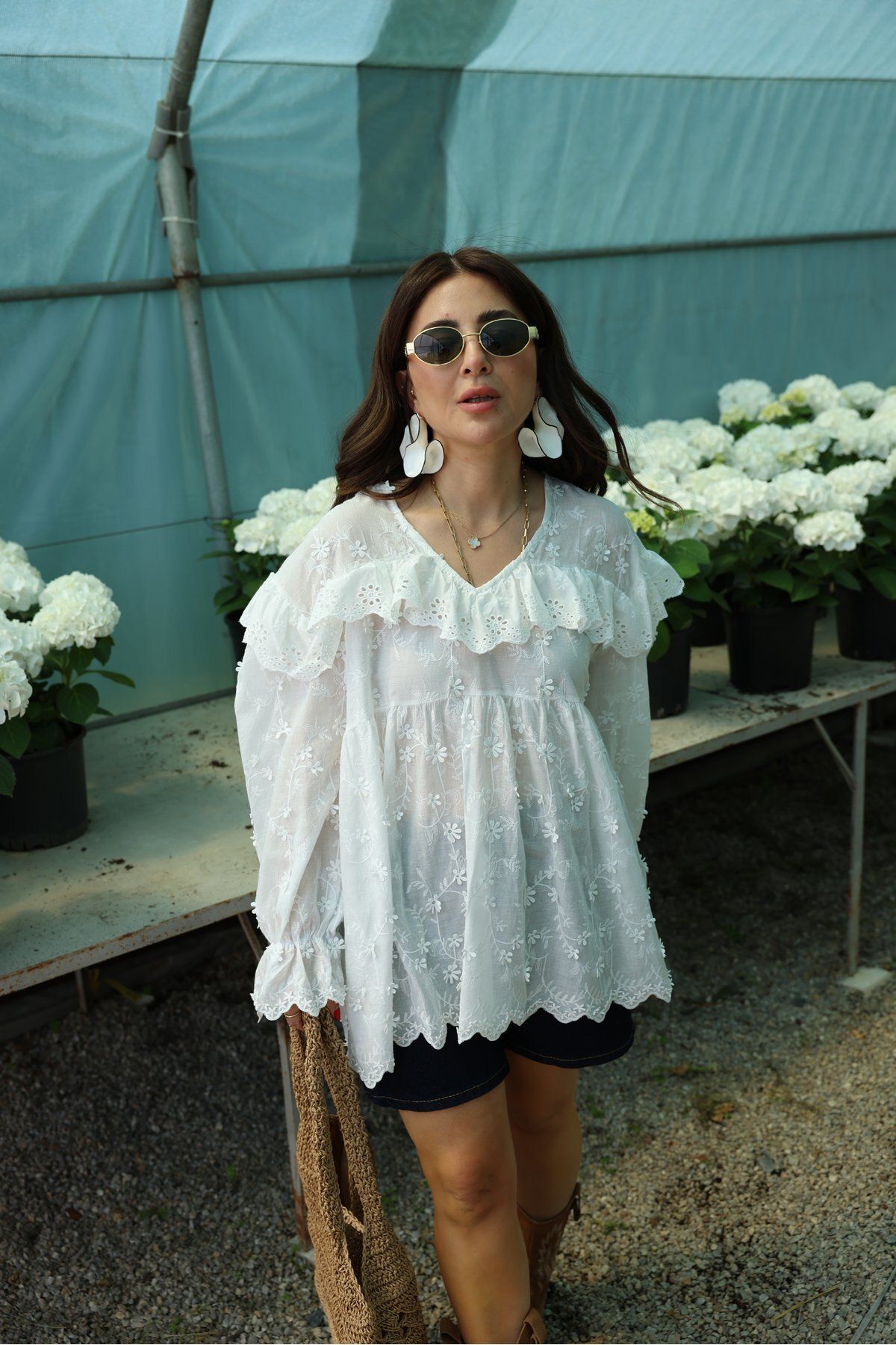 Özge Özgenç Fisto İşlemeli İnci Kolyeli Bluz