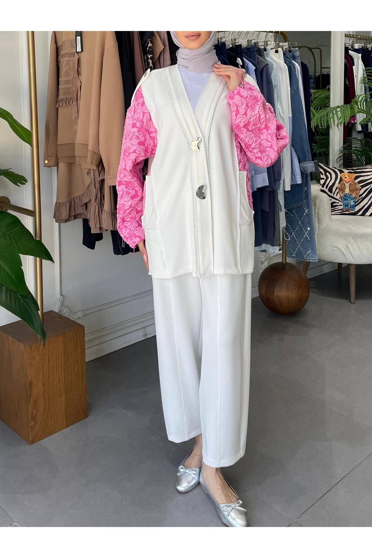Ghisa-Self-Patterned Large Button Suit 3