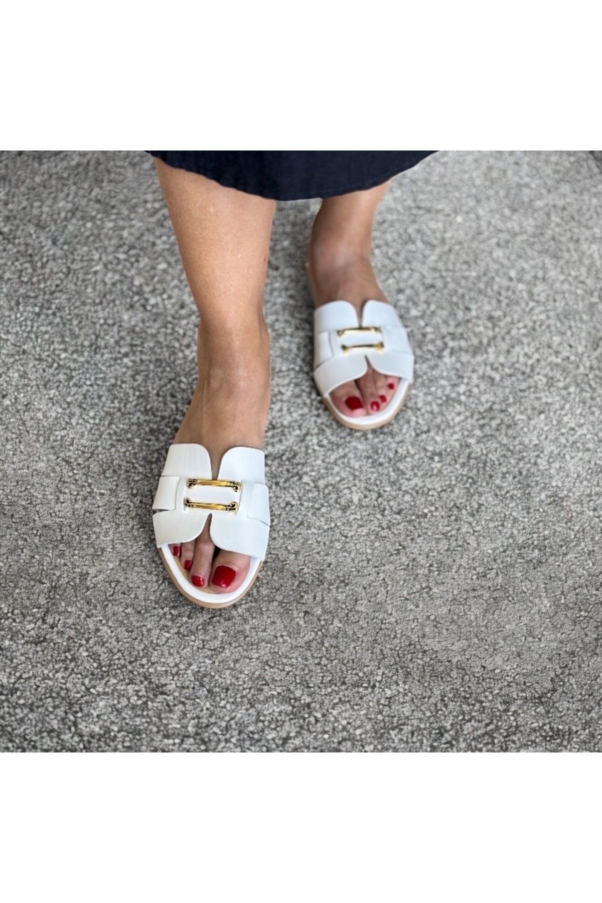 NEVE SHOES Beyaz Deri Gold Aksesuarlı Kadın Terlik