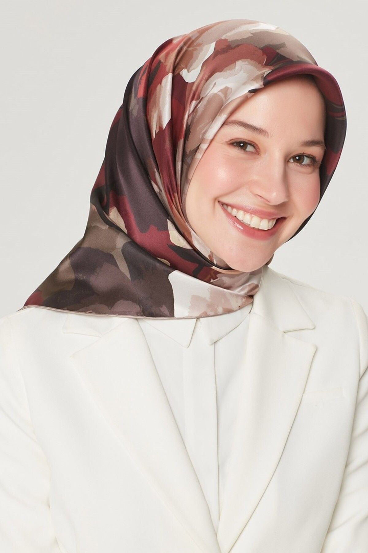 Armine Nostalji Serisi Twill İpek Eşarp 8534D-35 Çiçekli Desen SANGRİA RENGİ